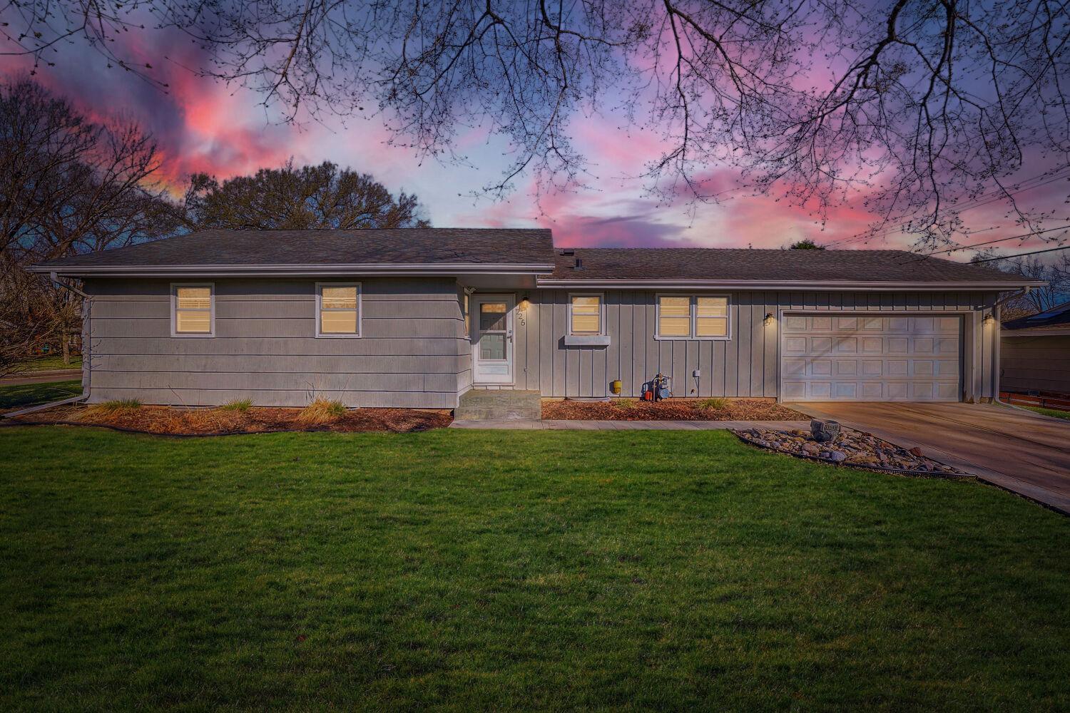 725 Pontiac Pl, Mendota Heights, MN 55120