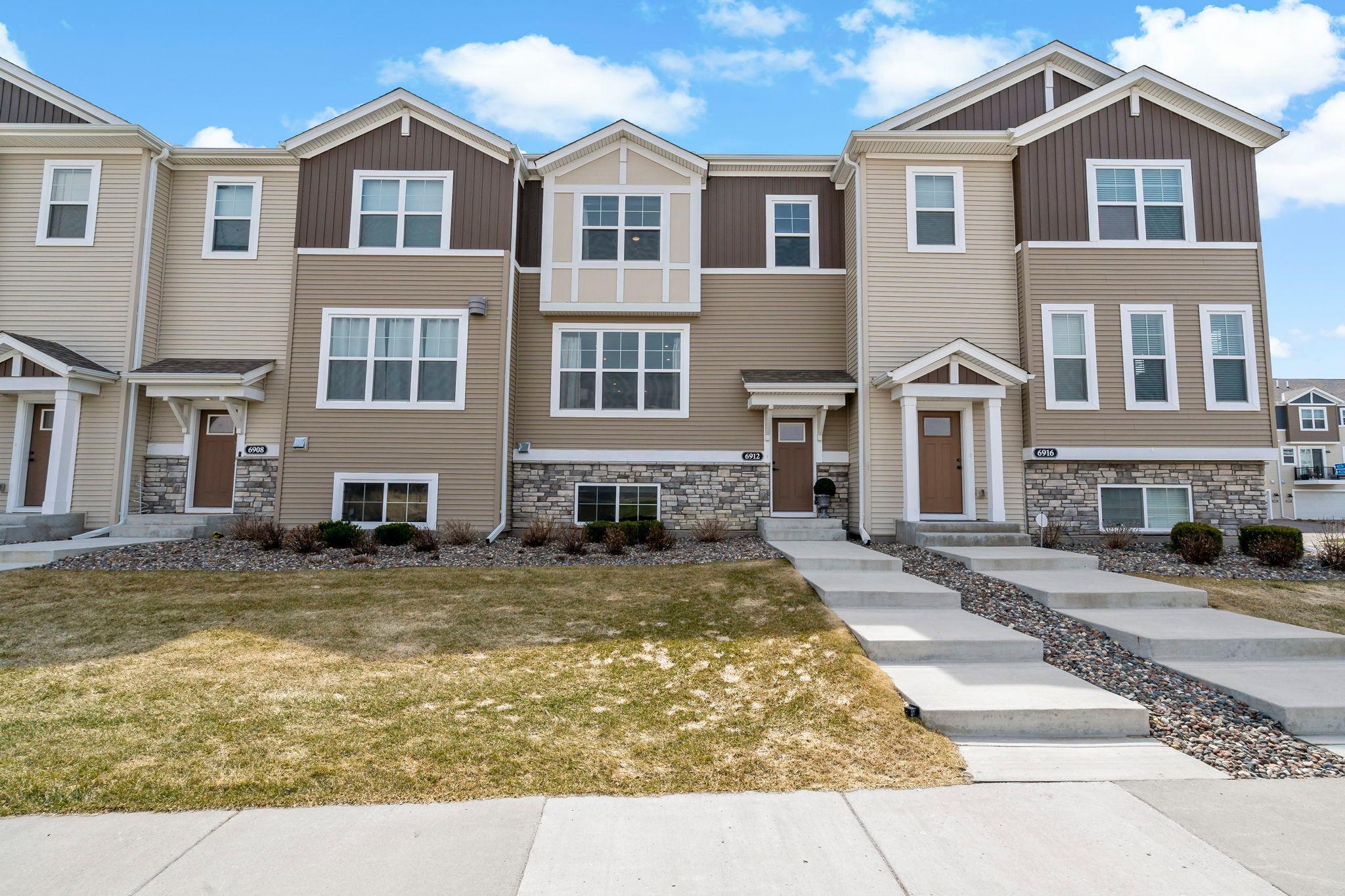 6912 Huckleberry Dr, Minnetrista, MN 55331