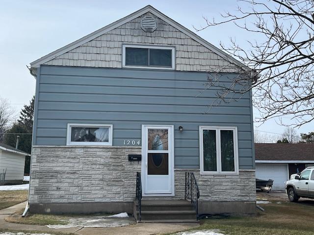 1204 2nd St W, Eveleth, MN 55734