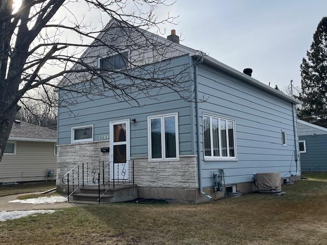 1204 2nd St W, Eveleth, MN 55734
