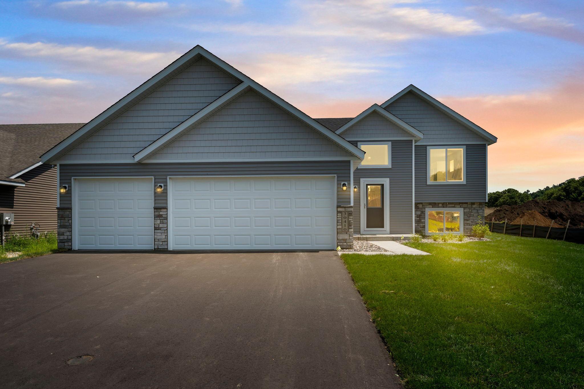 2009 Goldenray Dr, Faribault, MN 55021