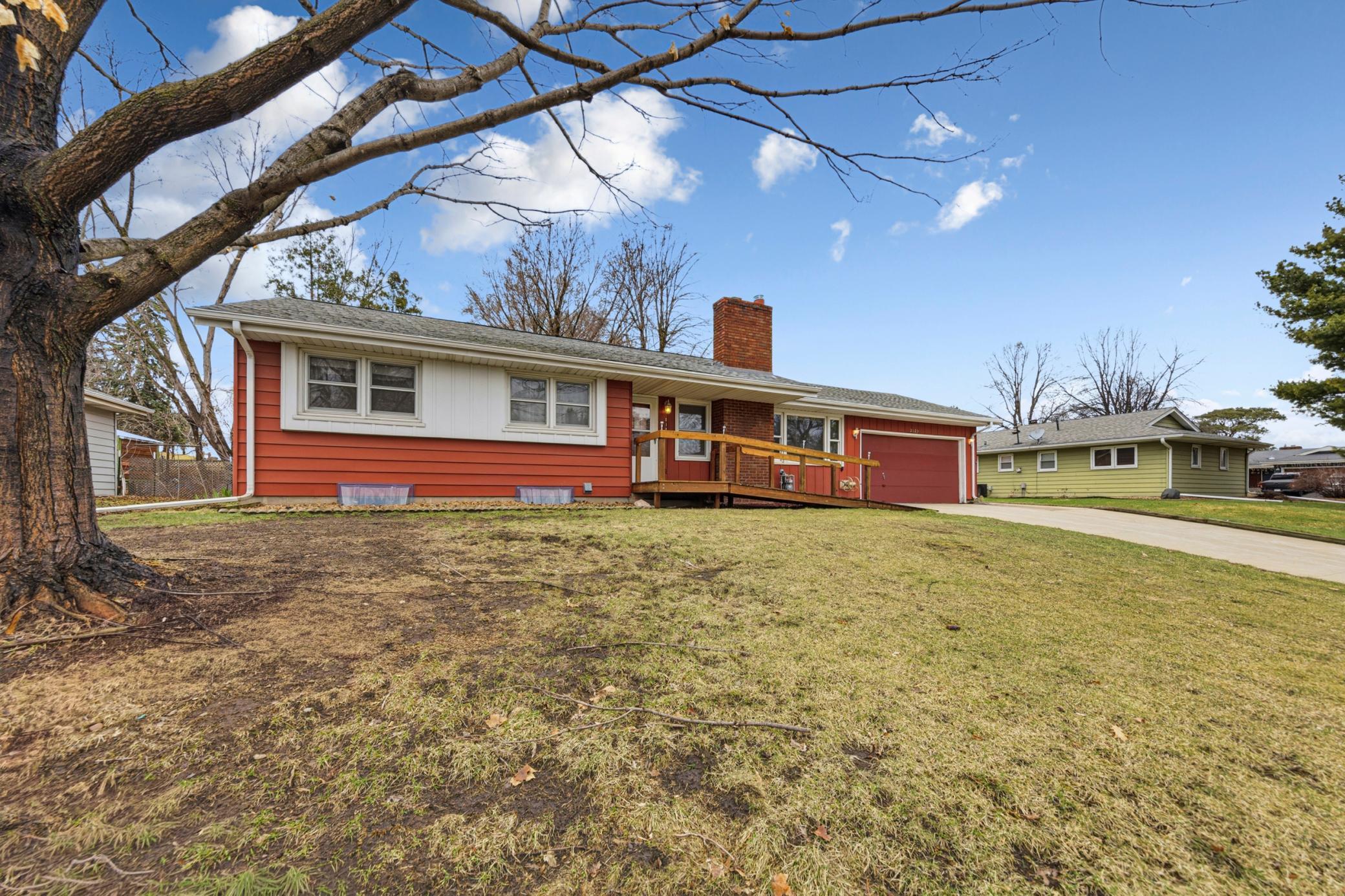 2123 Fox Pl, Mendota Heights, MN 55120