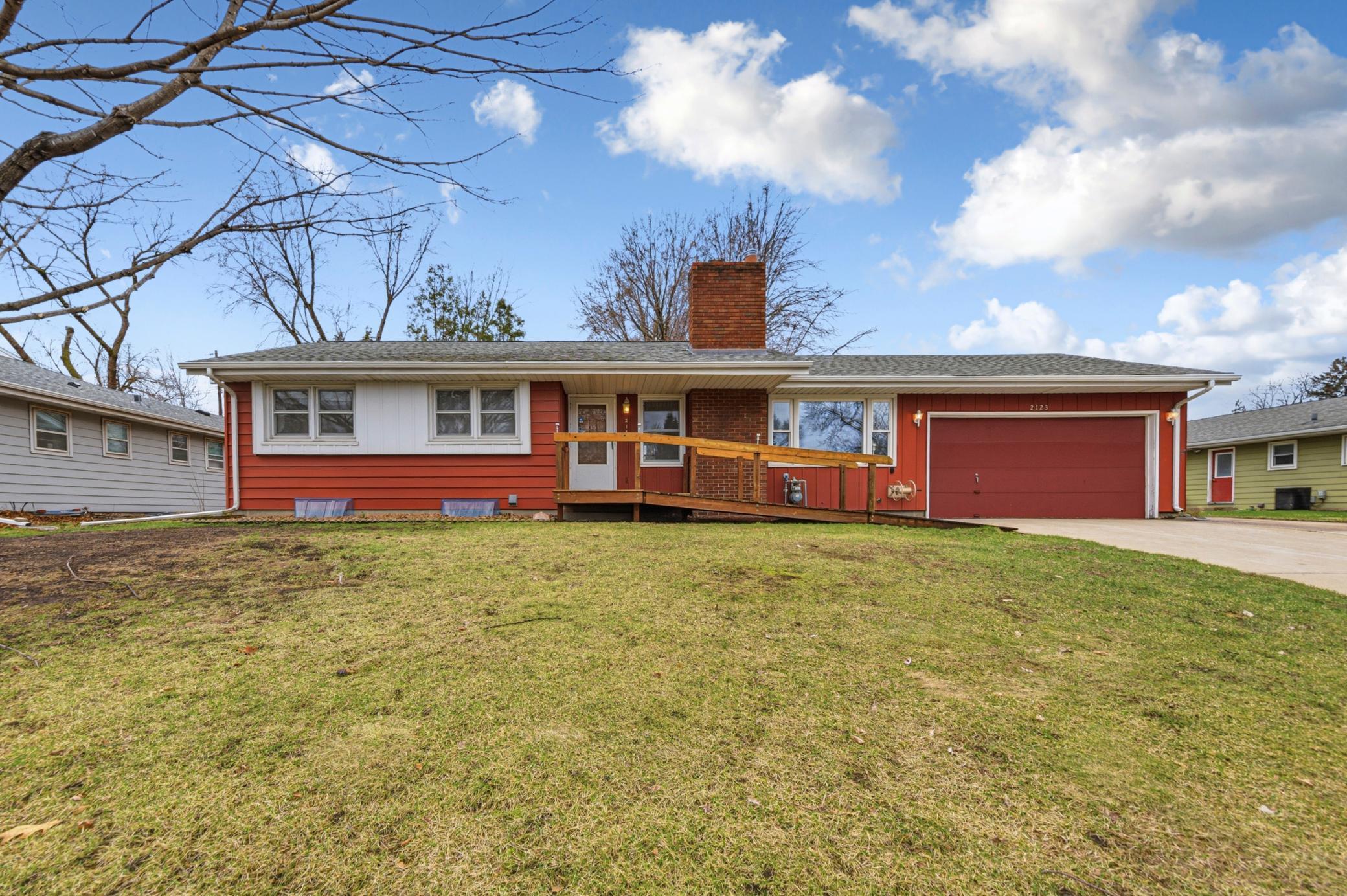 2123 Fox Pl, Mendota Heights, MN 55120