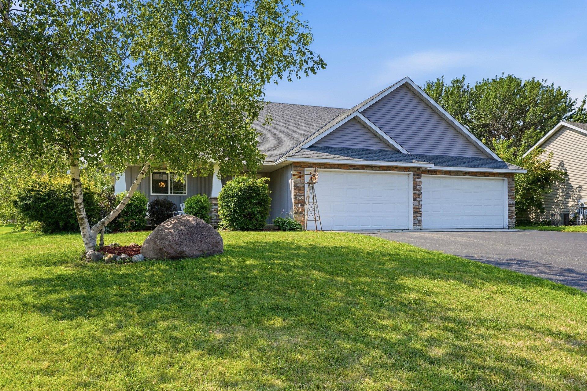 9195 Prairie St, Elko New Market, MN 55020