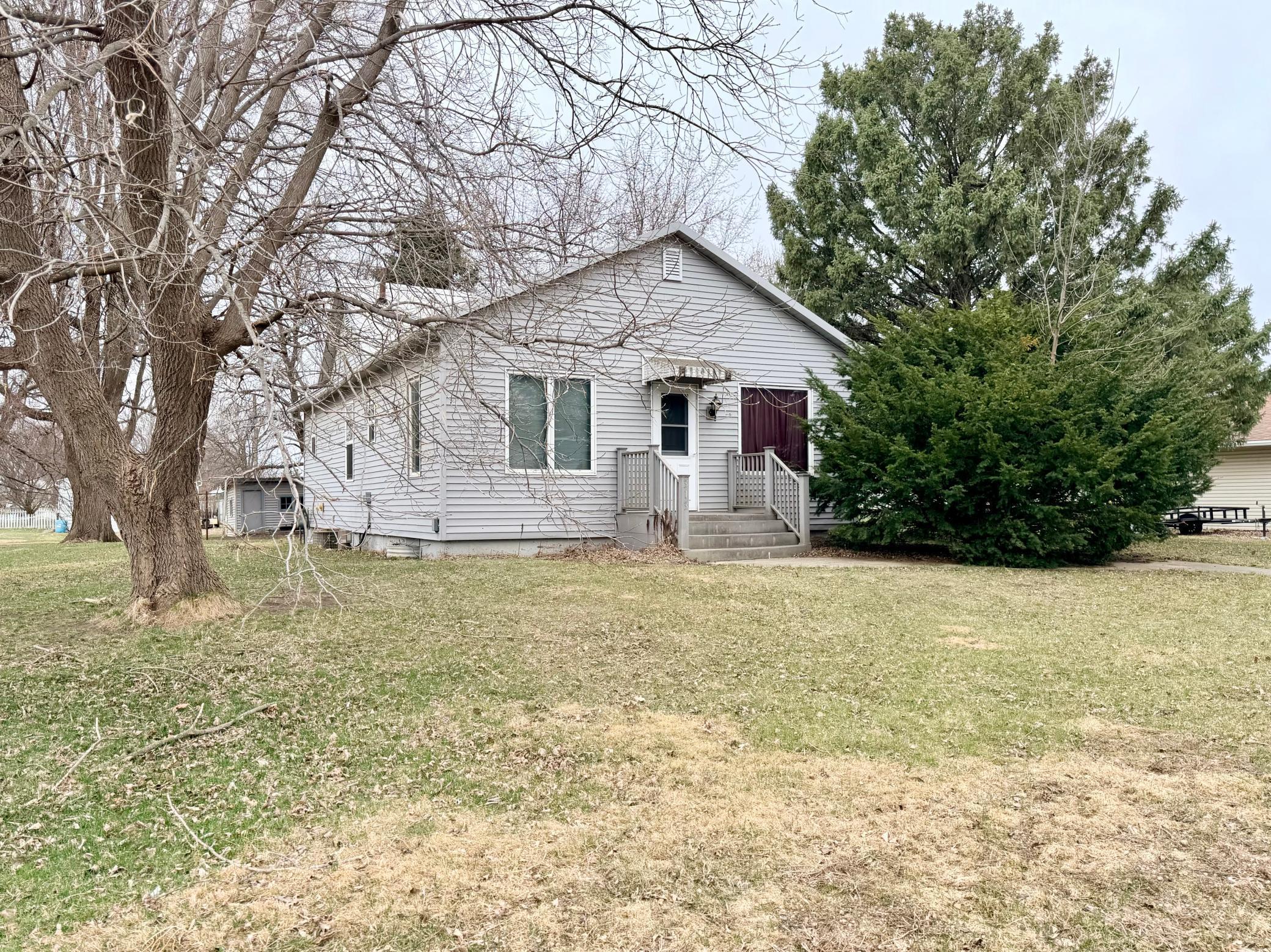 313 8th St, Brewster, MN 56119
