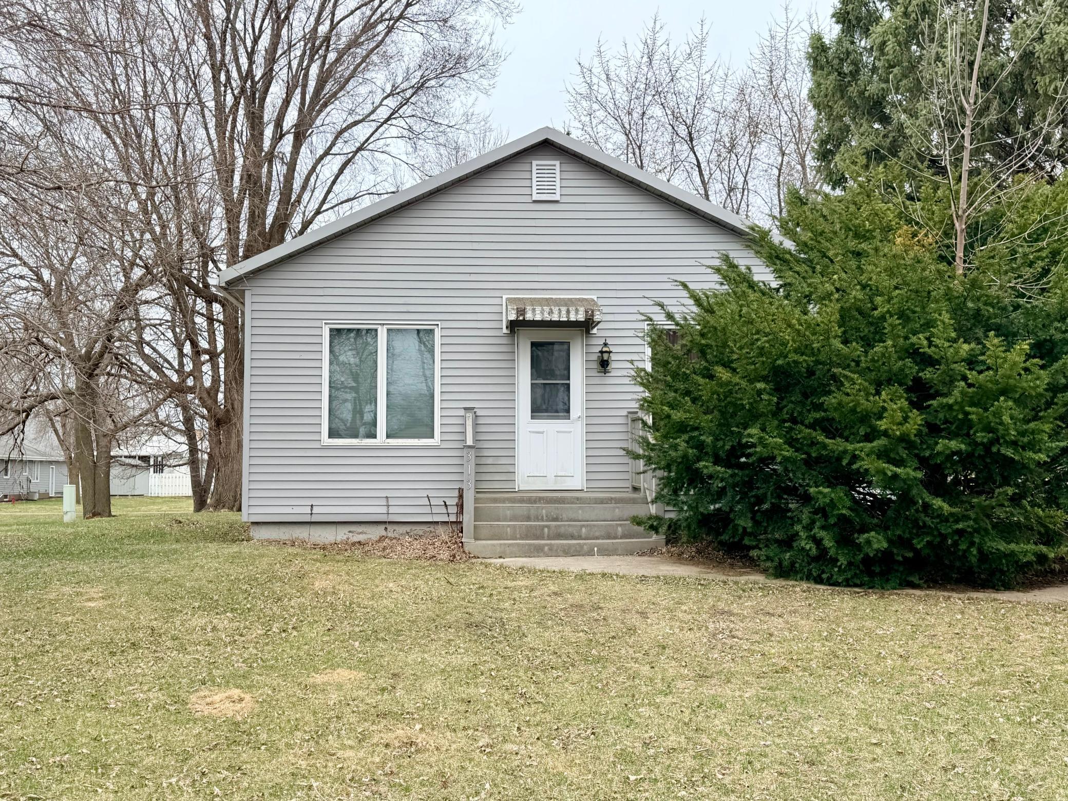 313 8th St, Brewster, MN 56119
