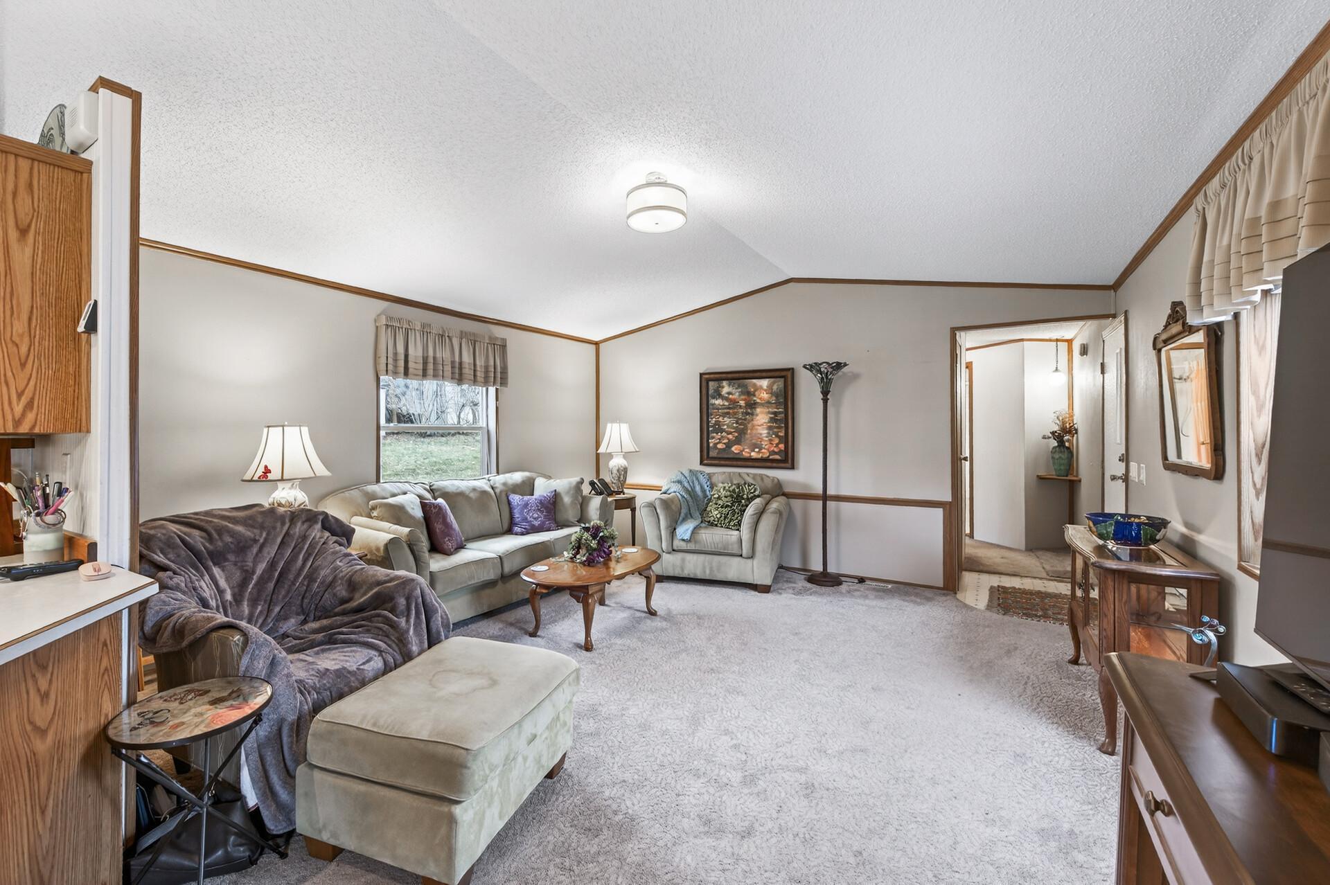 2442 Rice St #211, Little Canada, MN 55113