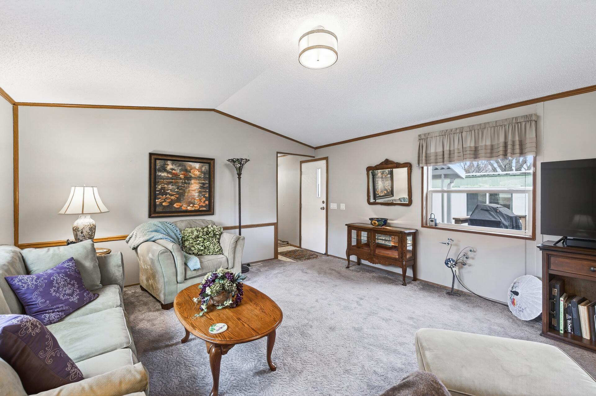 2442 Rice St #211, Little Canada, MN 55113