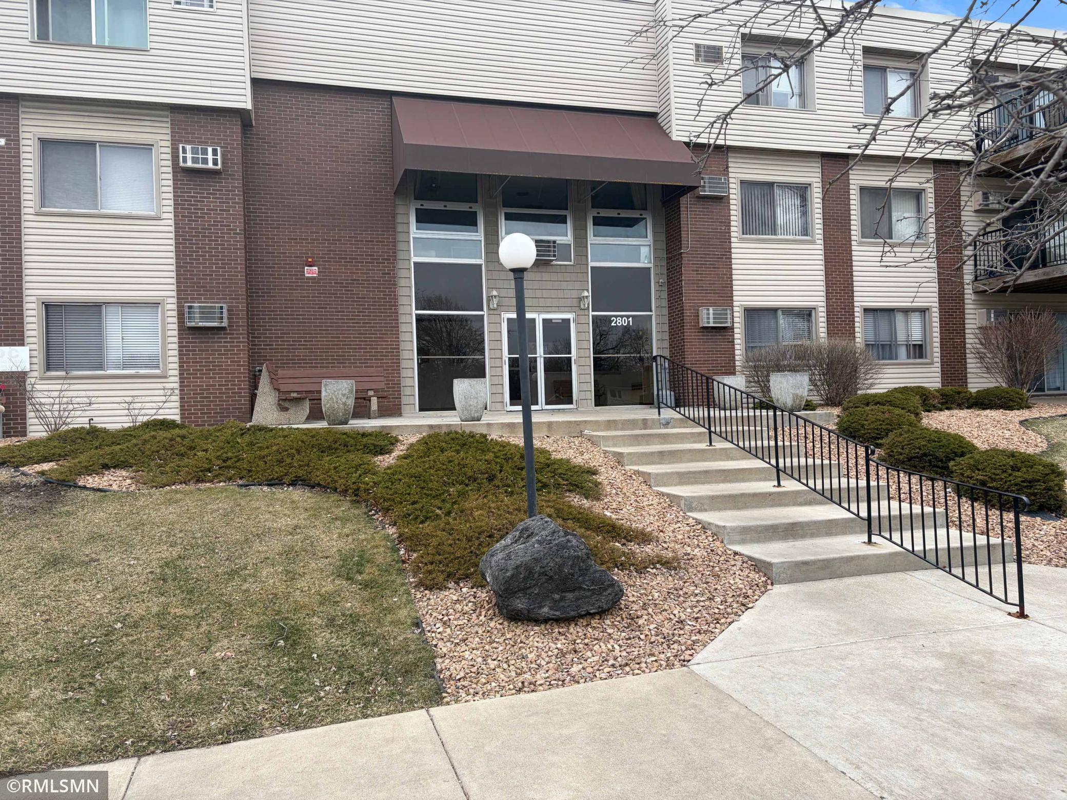 2801 Flag Ave N #323, New Hope, MN 55427