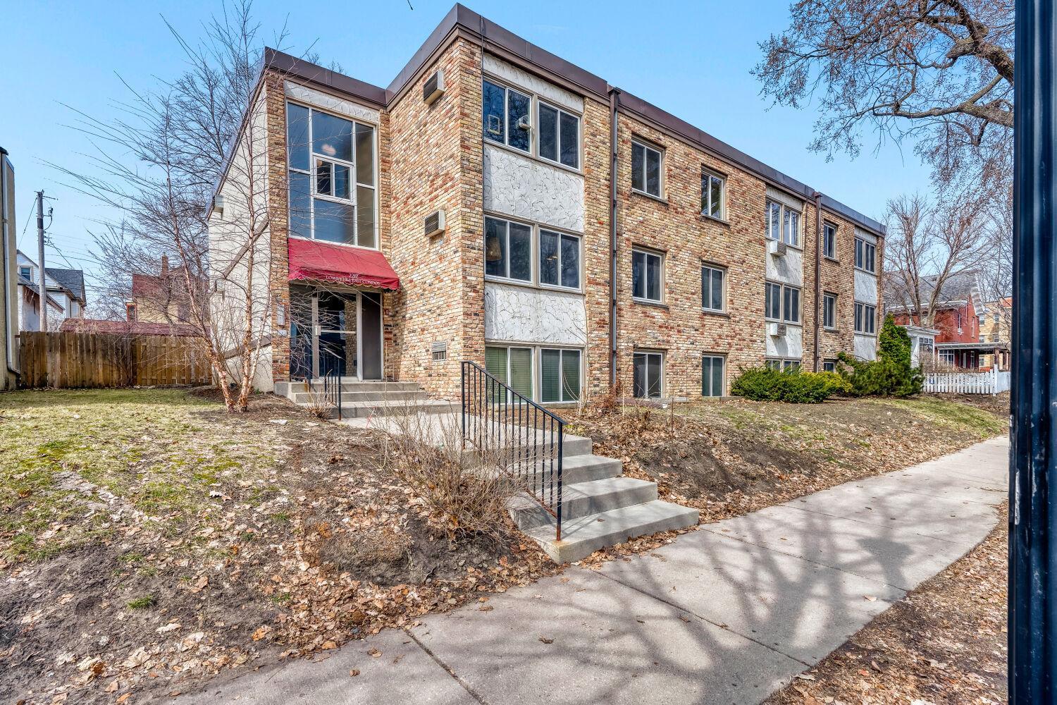 2212 Aldrich Ave S #202, Minneapolis, MN 55405