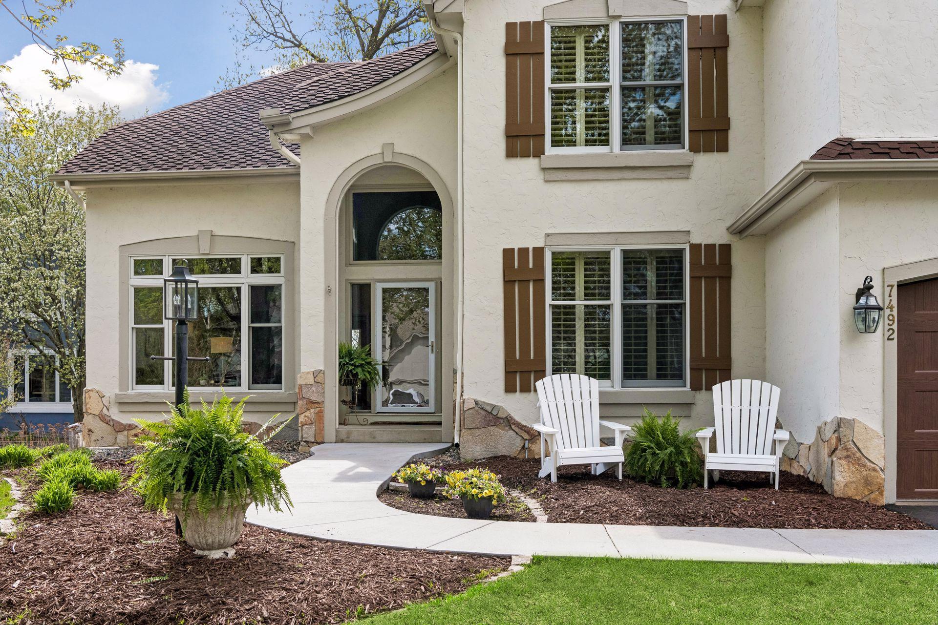 7492 Bent Bow Trl, Chanhassen, MN 55317