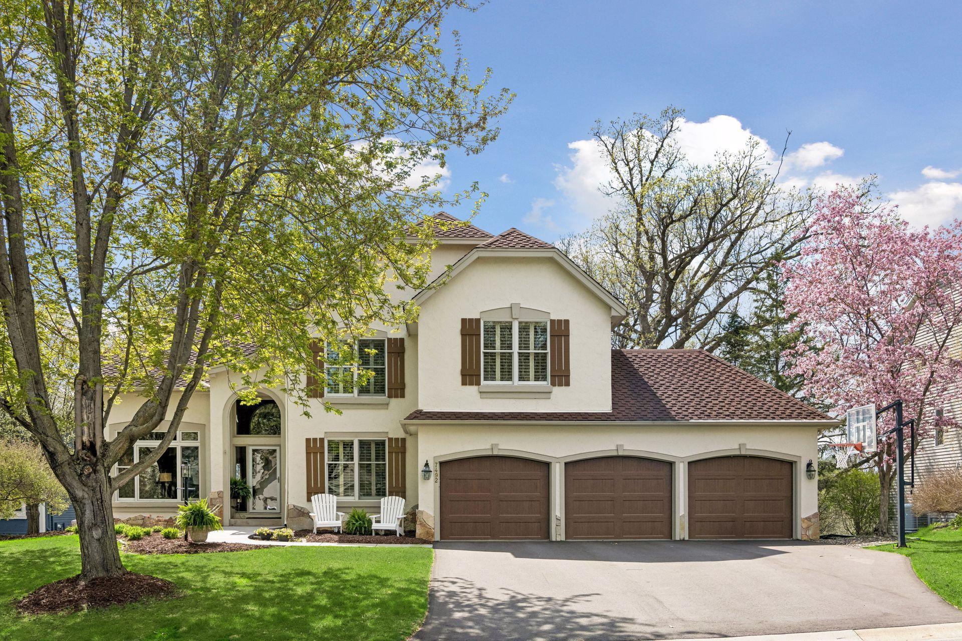 7492 Bent Bow Trl, Chanhassen, MN 55317