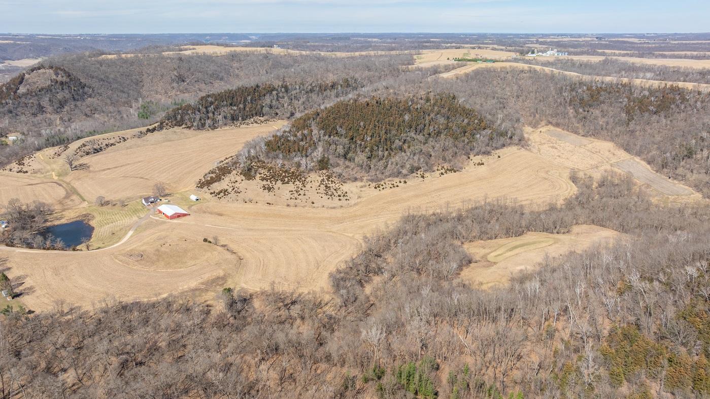 S2901 Semling Ln, Fountain City, WI 54629
