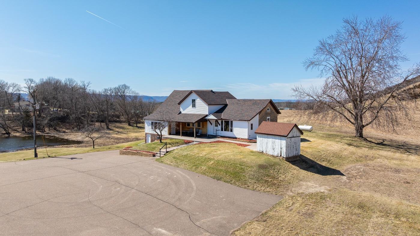 S2901 Semling Ln, Fountain City, WI 54629