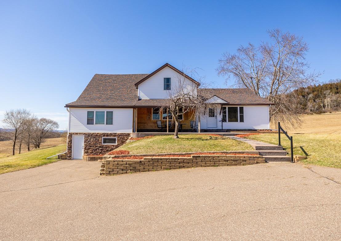 S2901 Semling Ln, Fountain City, WI 54629