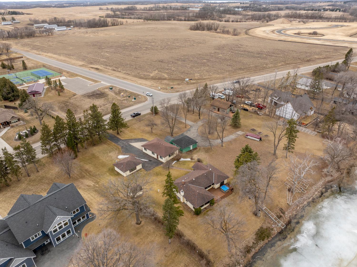 614 S Shore Dr, Detroit Lakes, MN 56501