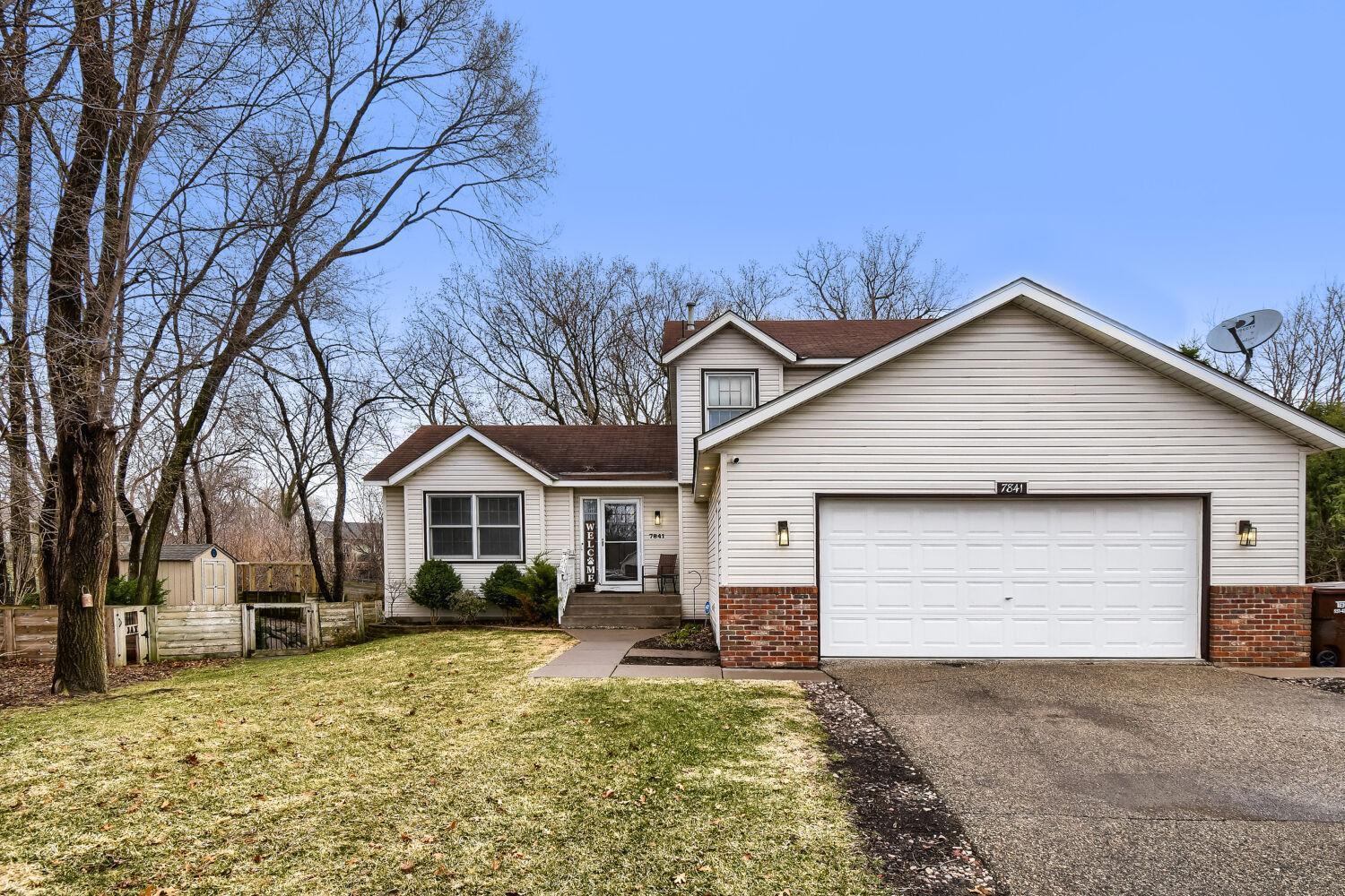 7841 Corey Pa, Inver Grove Heights, MN 55076