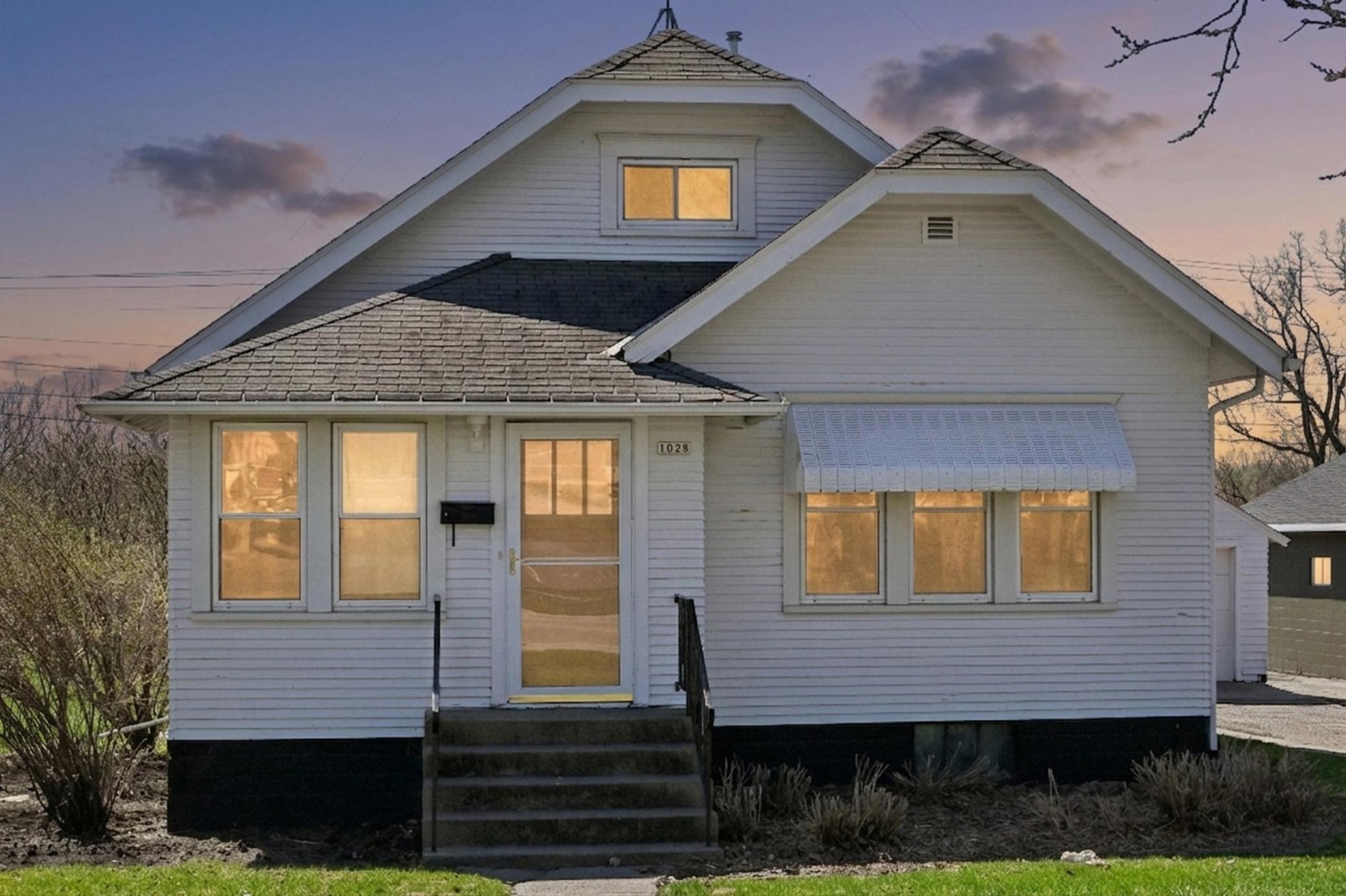 1028 10th St E, Glencoe, MN 55336
