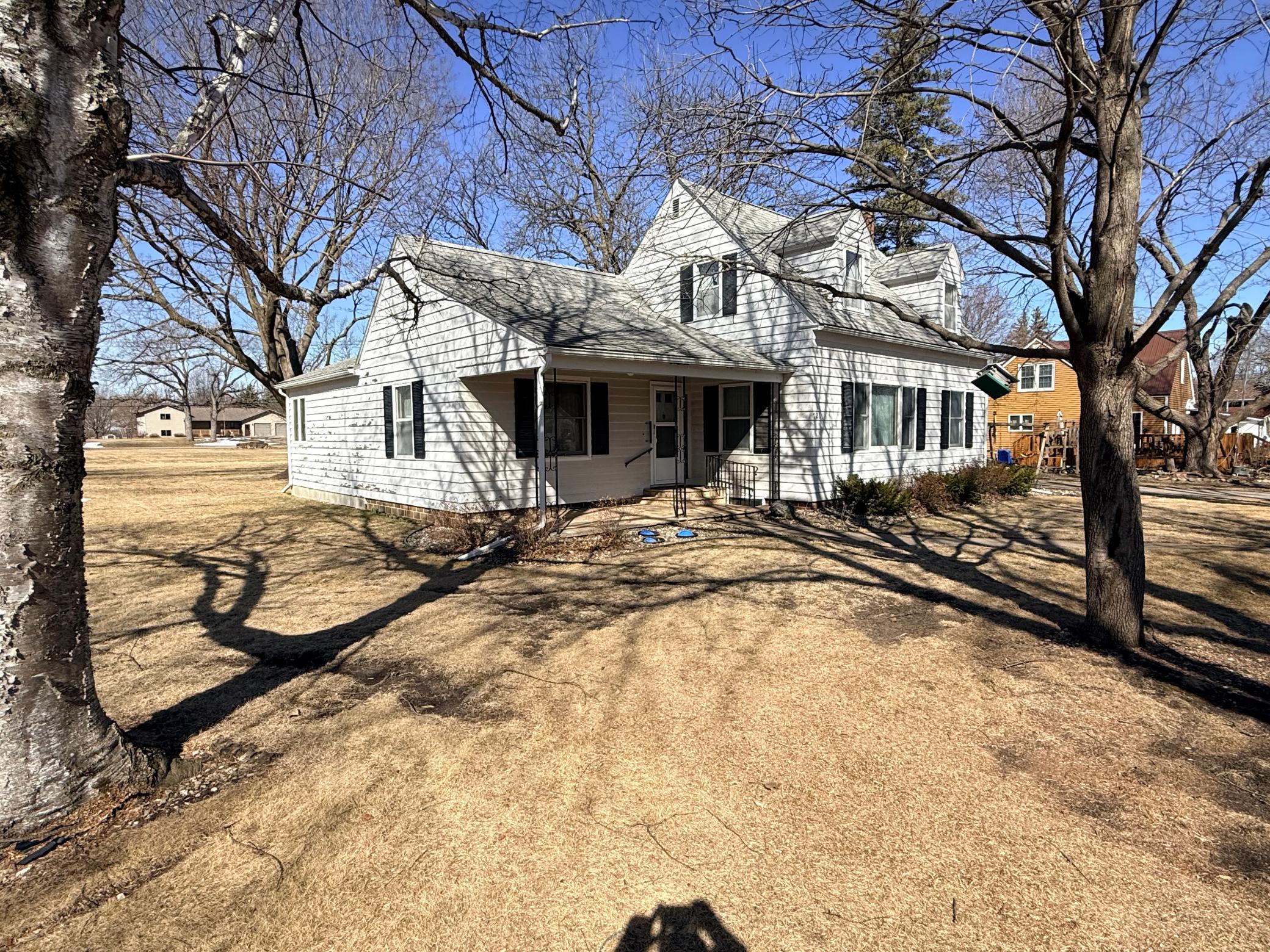 721 7th St, Walnut Grove, MN 56180