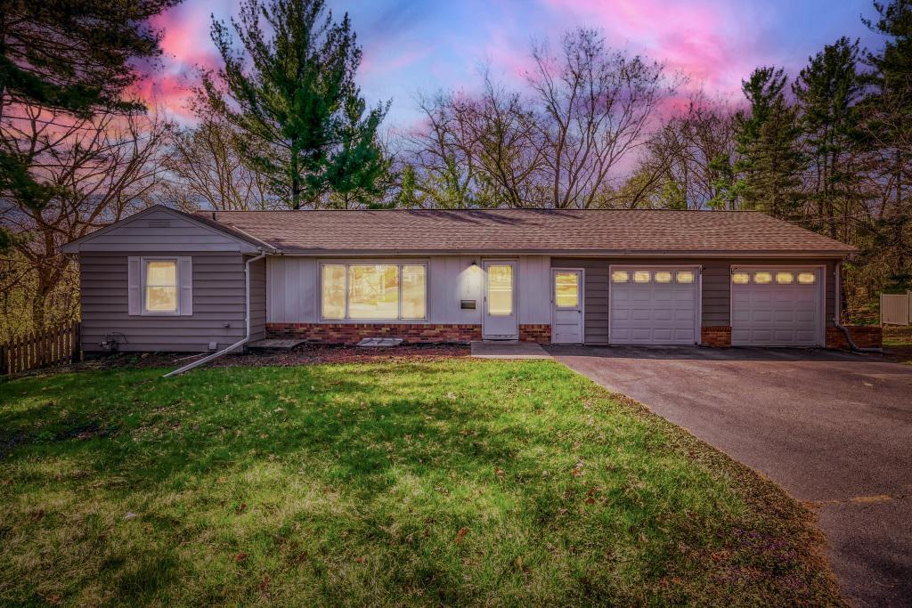 11939 James Rd, Minnetonka, MN 55343