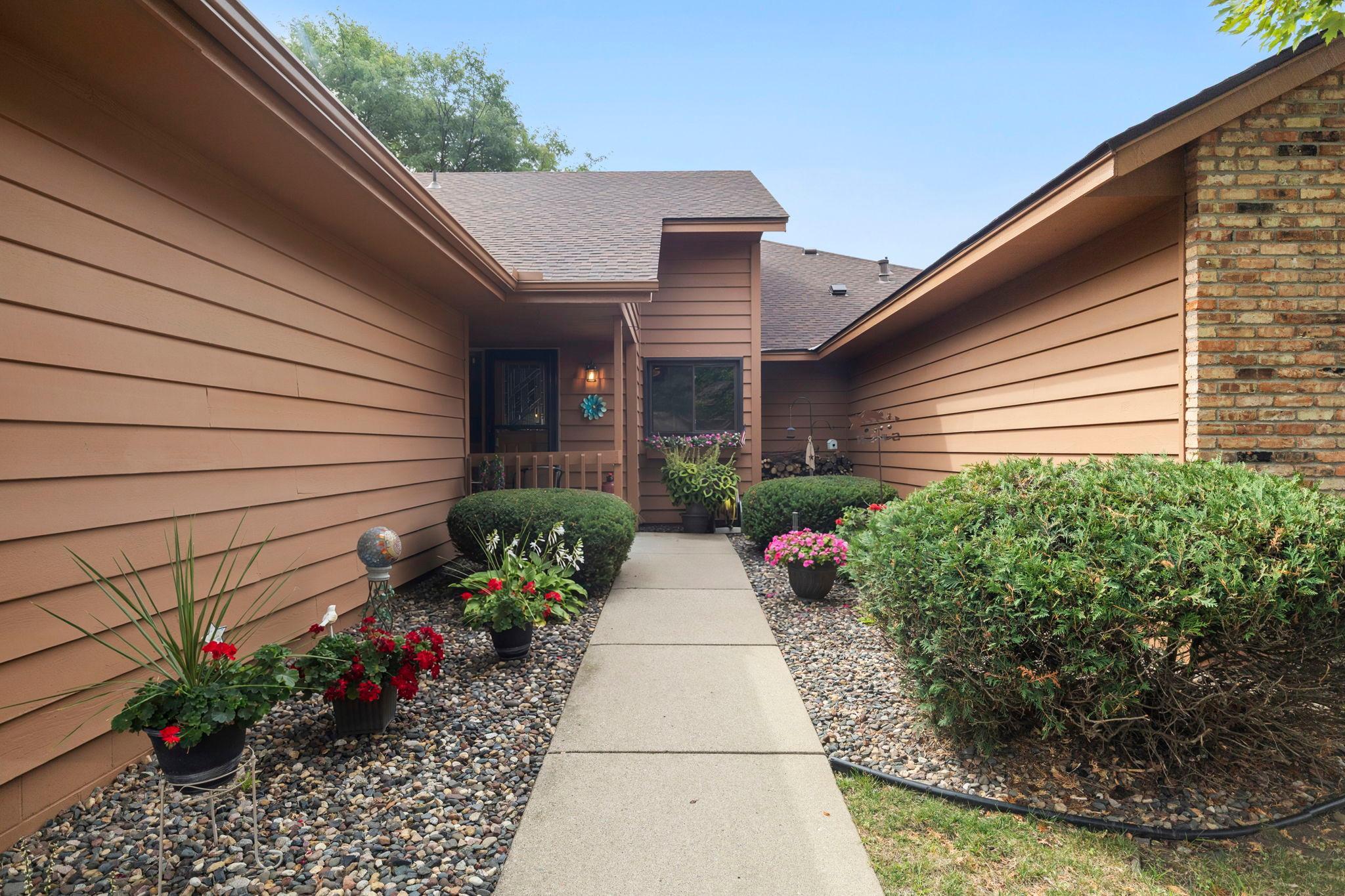 14621 Embassy Ave, Apple Valley, MN 55124