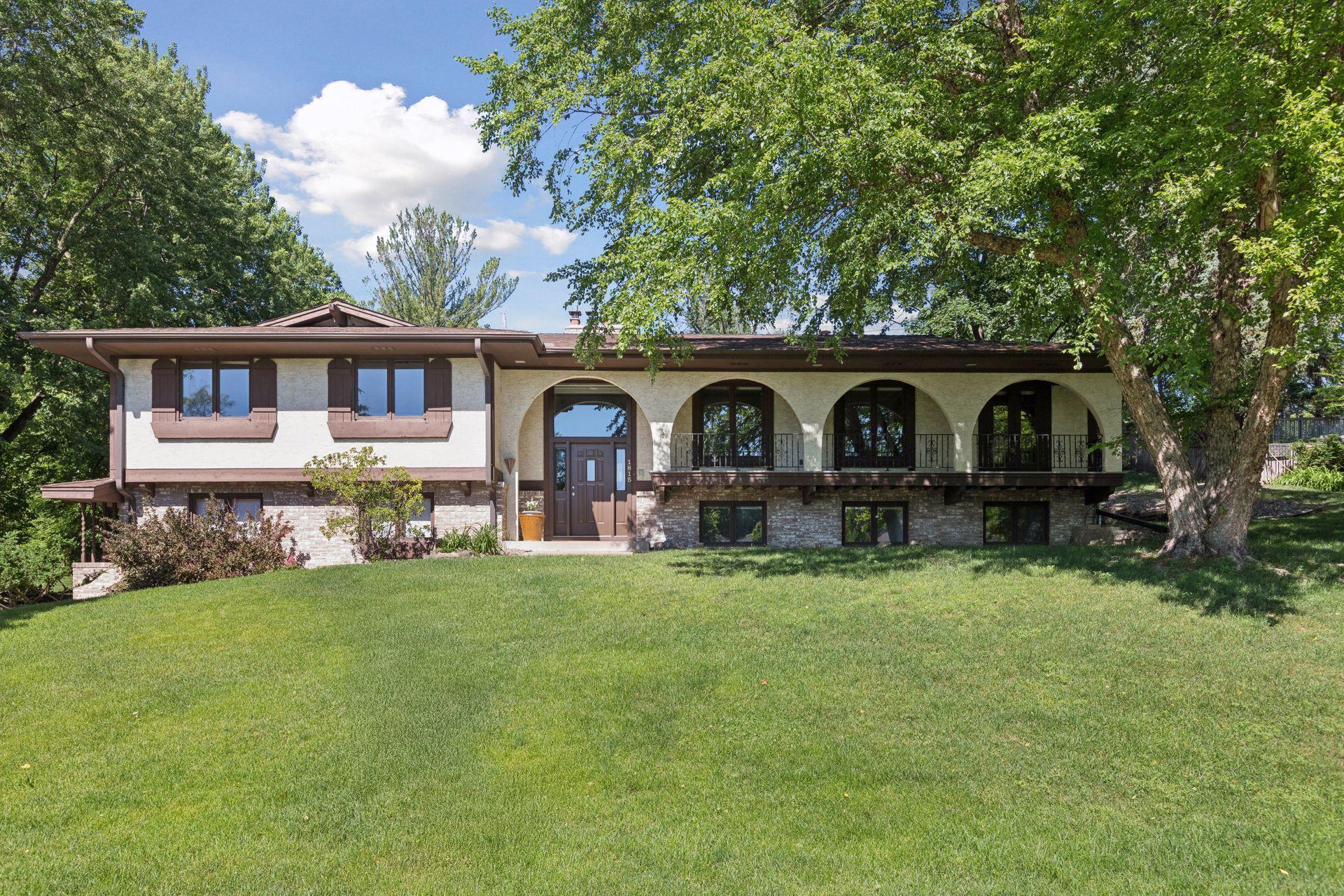 1815 Noble Dr N, Golden Valley, MN 55422