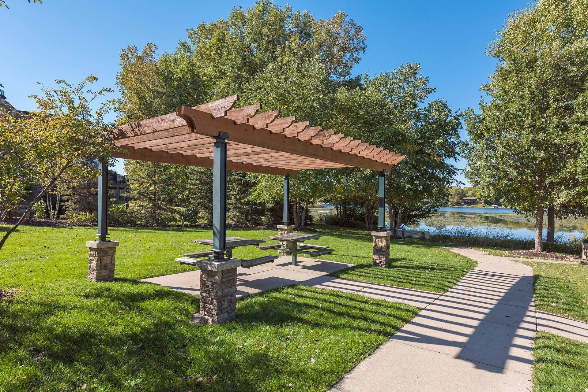 1815 Noble Dr N, Golden Valley, MN 55422