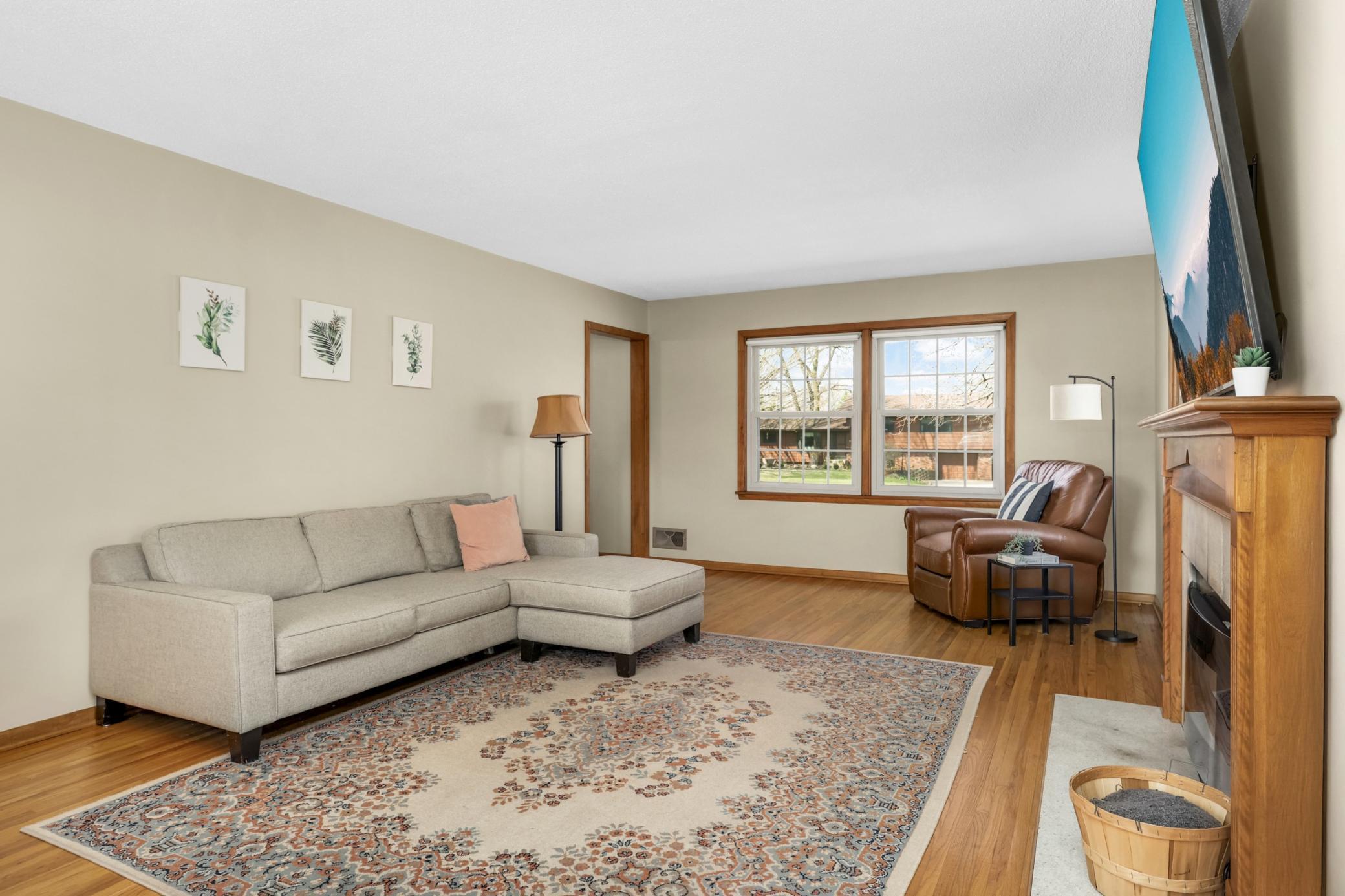 3020 Woodlark Ln, Eagan, MN 55121