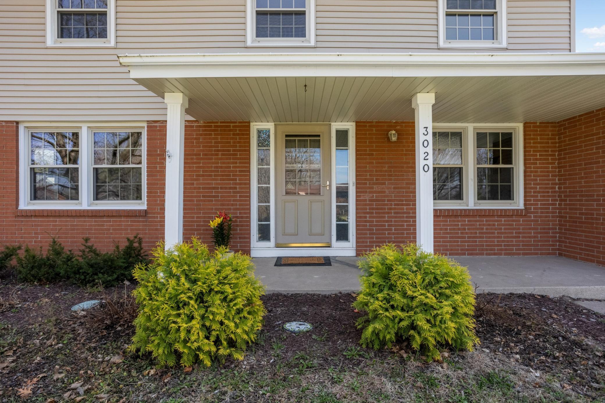 3020 Woodlark Ln, Eagan, MN 55121