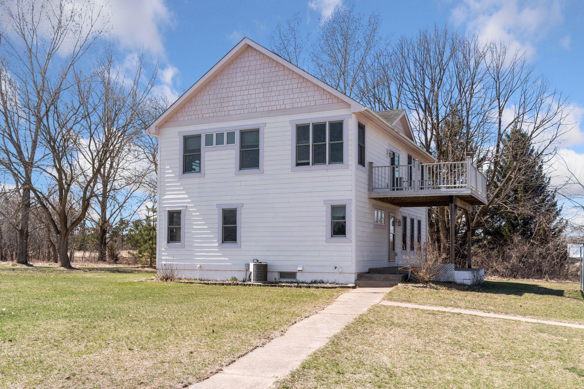 13368 382nd St, Lindstrom, MN 55045