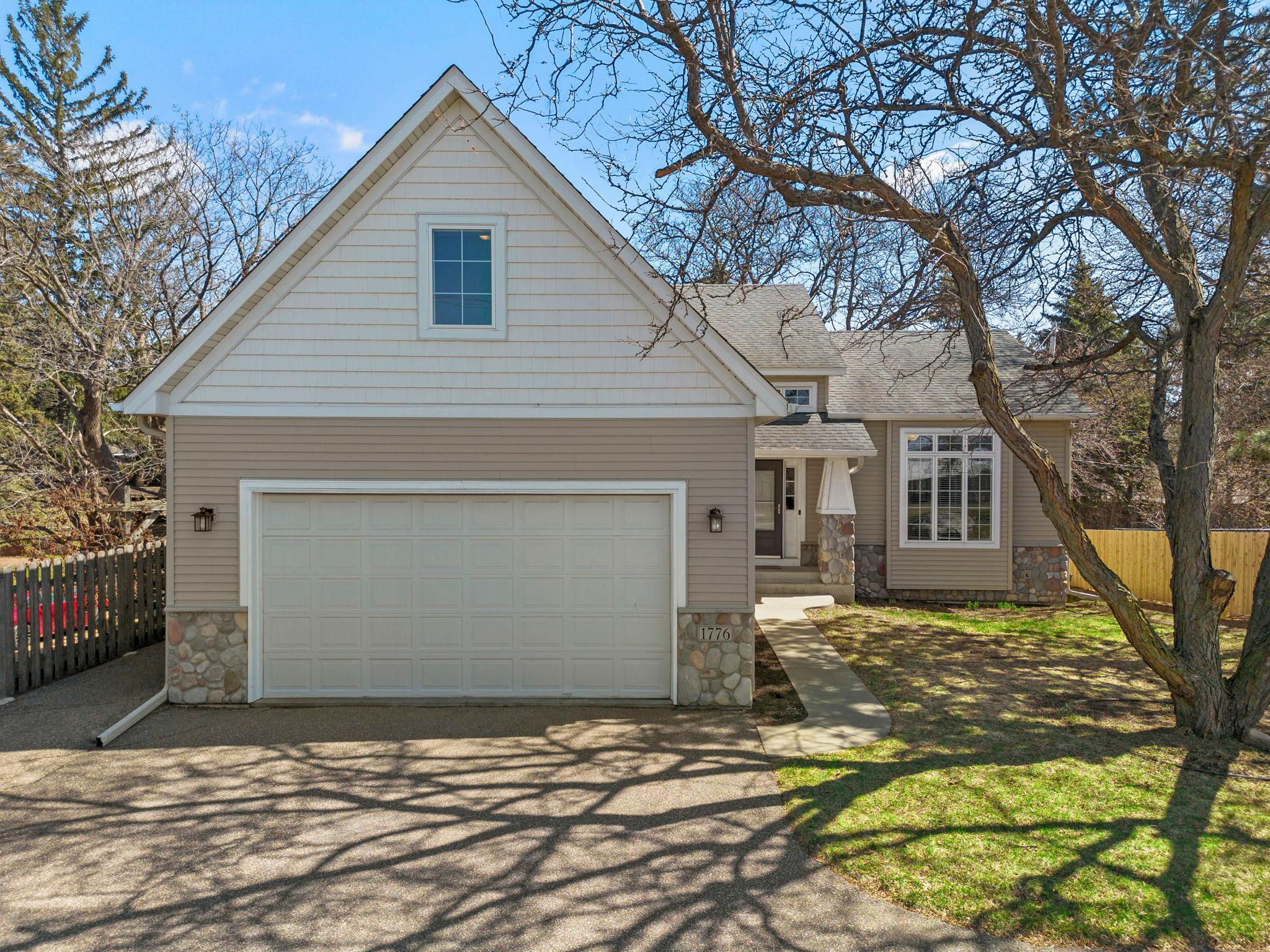 1776 Mcmenemy St, Maplewood, MN 55117