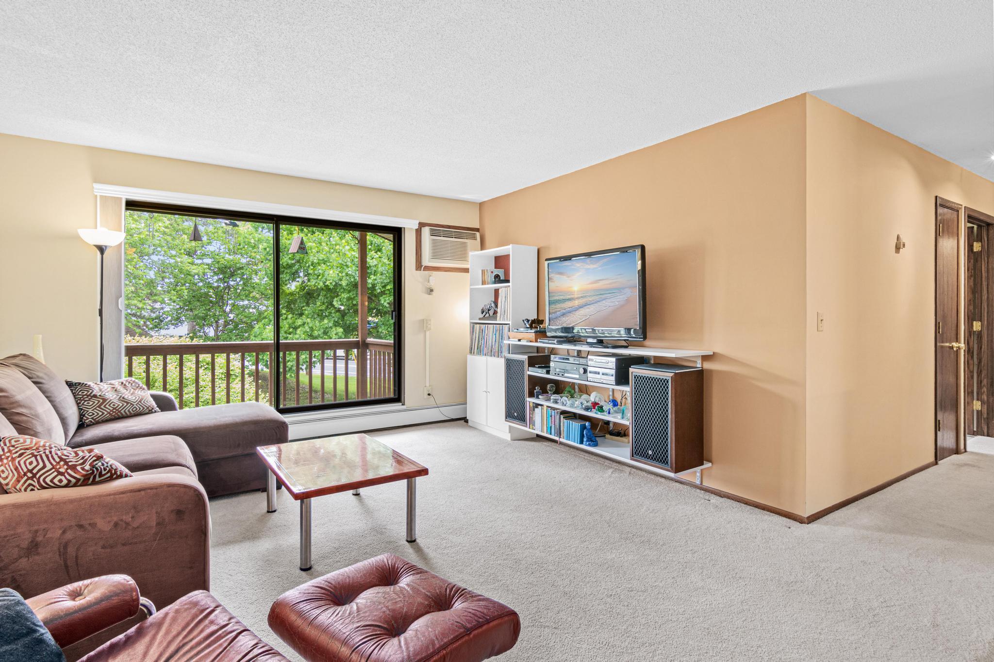4000 Foss Rd #204, Saint Anthony, MN 55421