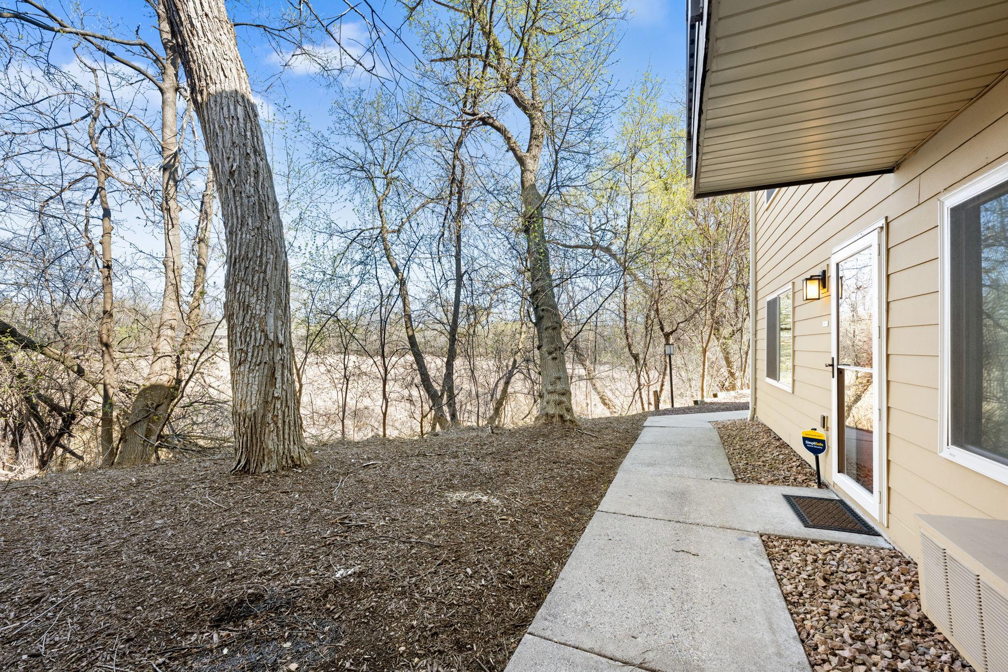 2050 Ridge Dr #16, Saint Louis Park, MN 55416