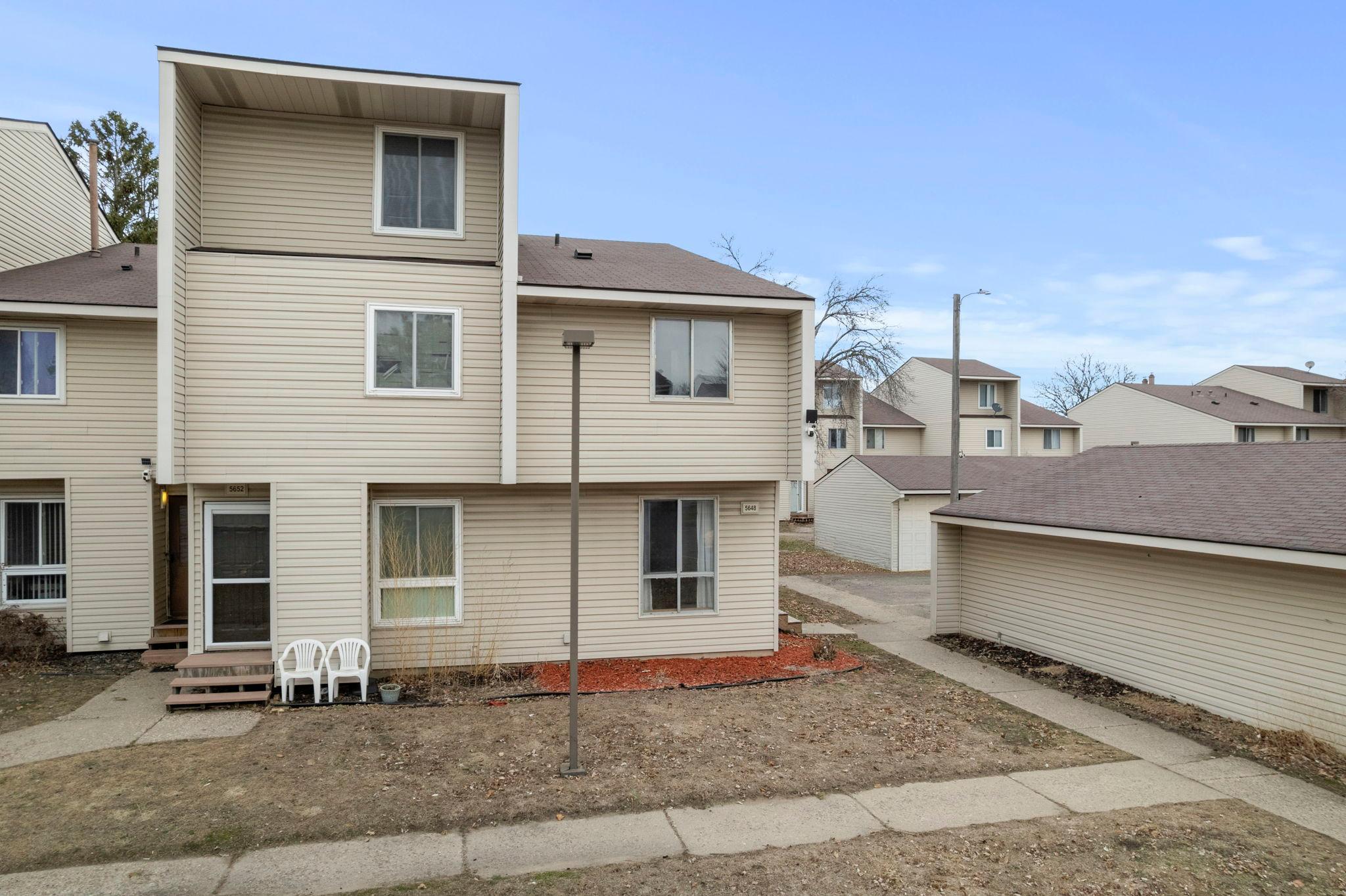 5648 Brookdale Dr N, Brooklyn Park, MN 55443