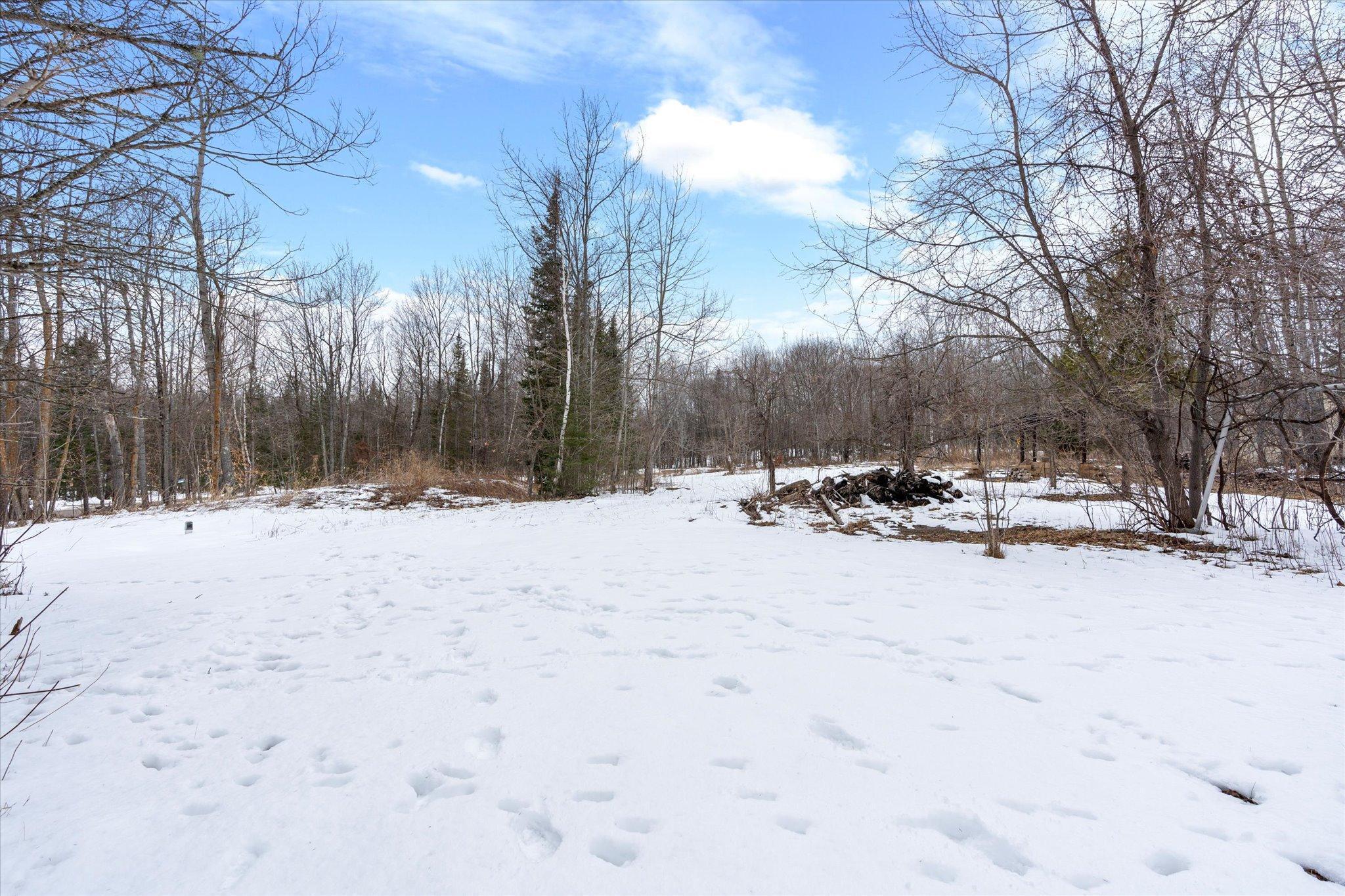 37098 Woodland Dr, Cohasset, MN 55721