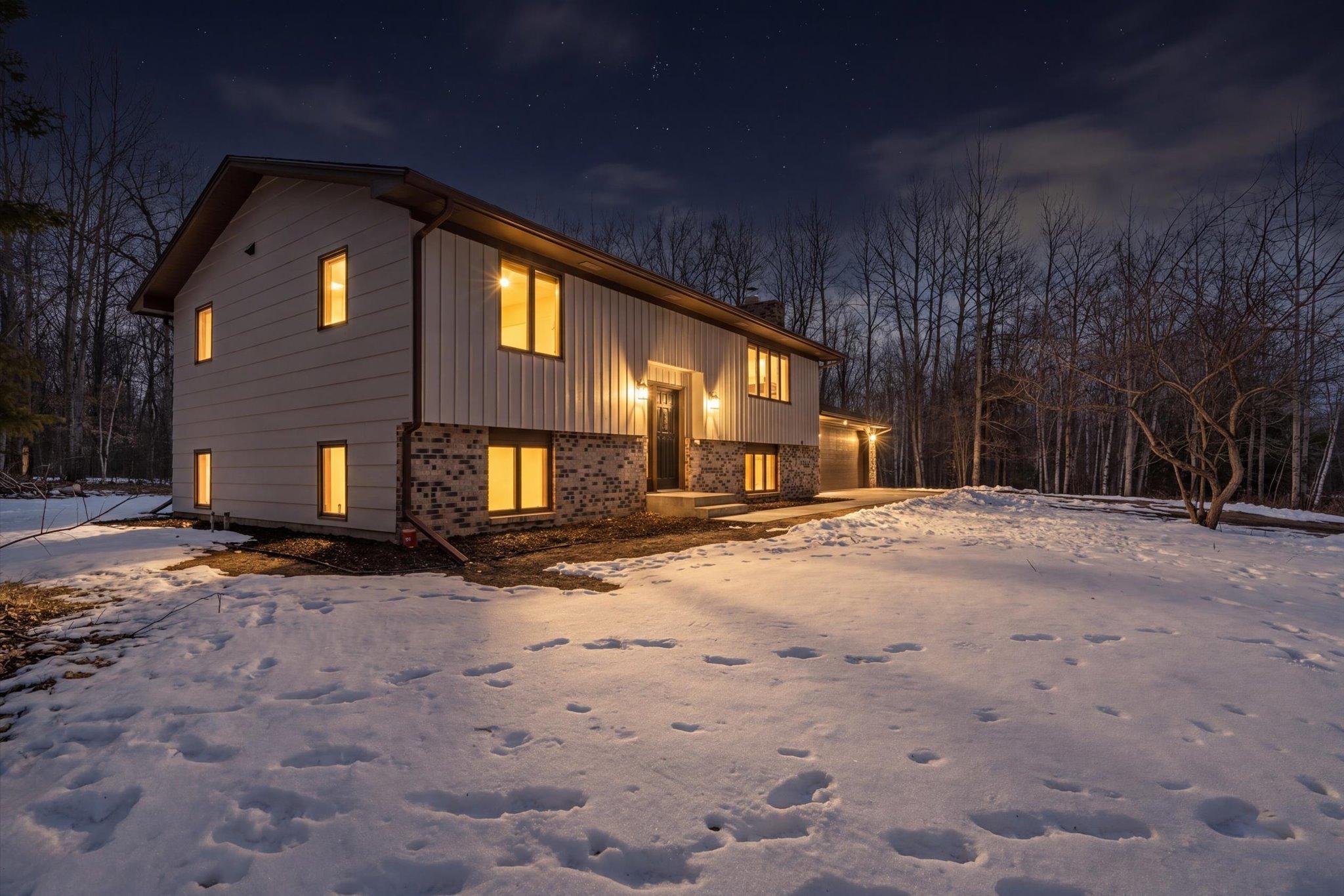 37098 Woodland Dr, Cohasset, MN 55721