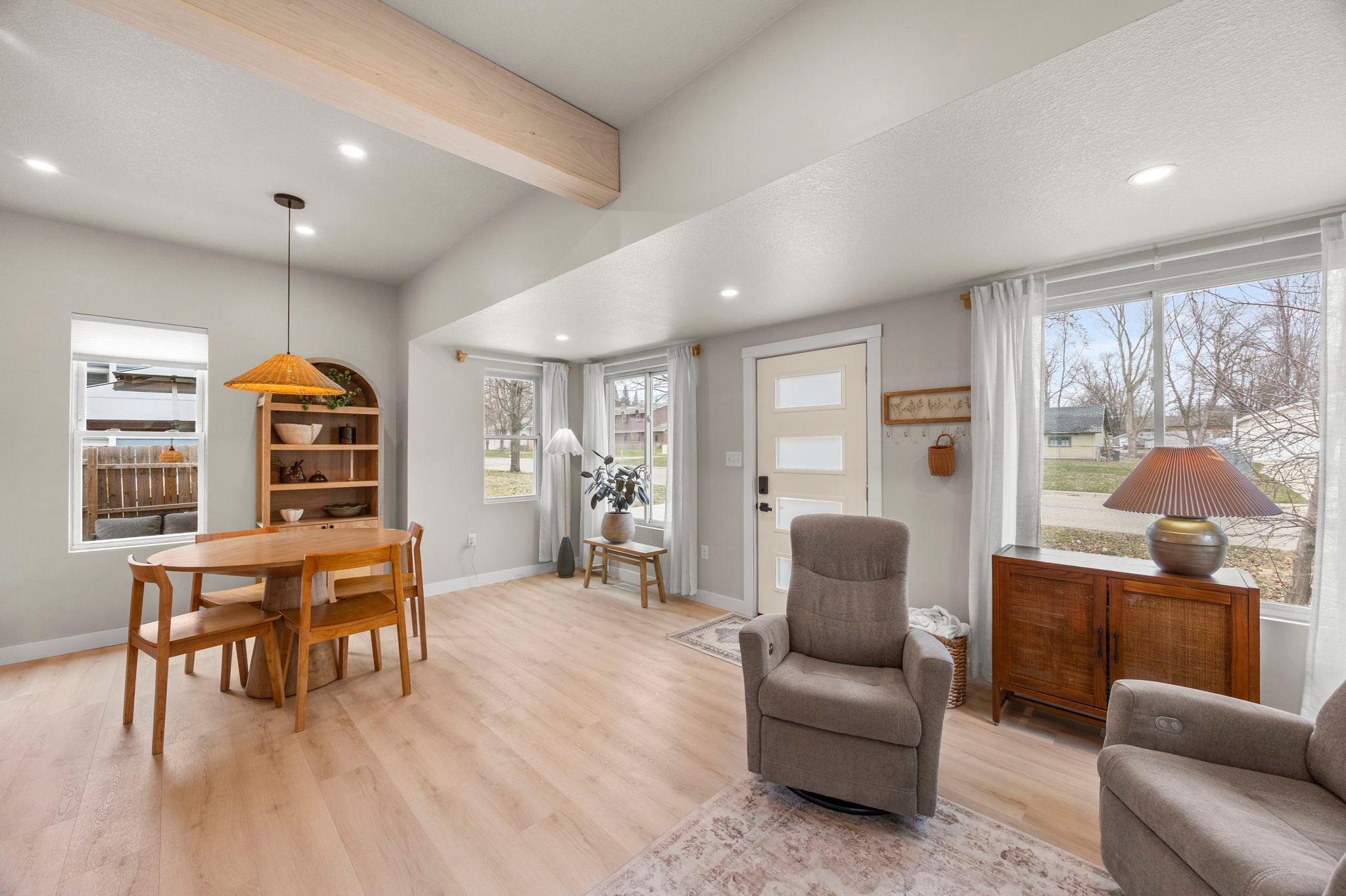 516 12th St, Howard Lake, MN 55349