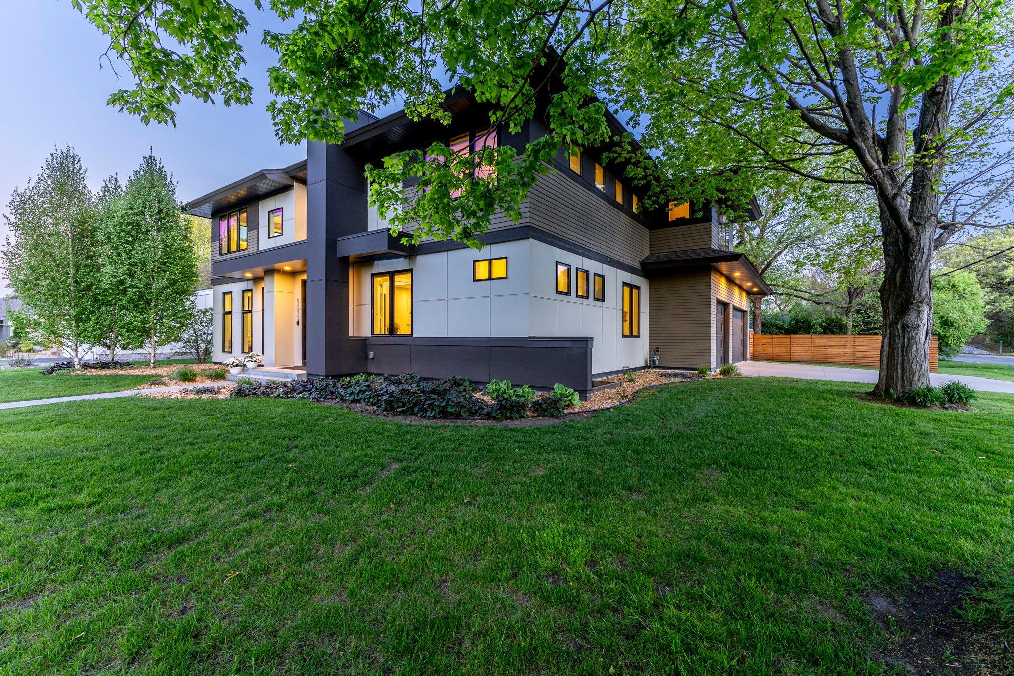6113 Jeffrey Ln, Edina, MN 55436