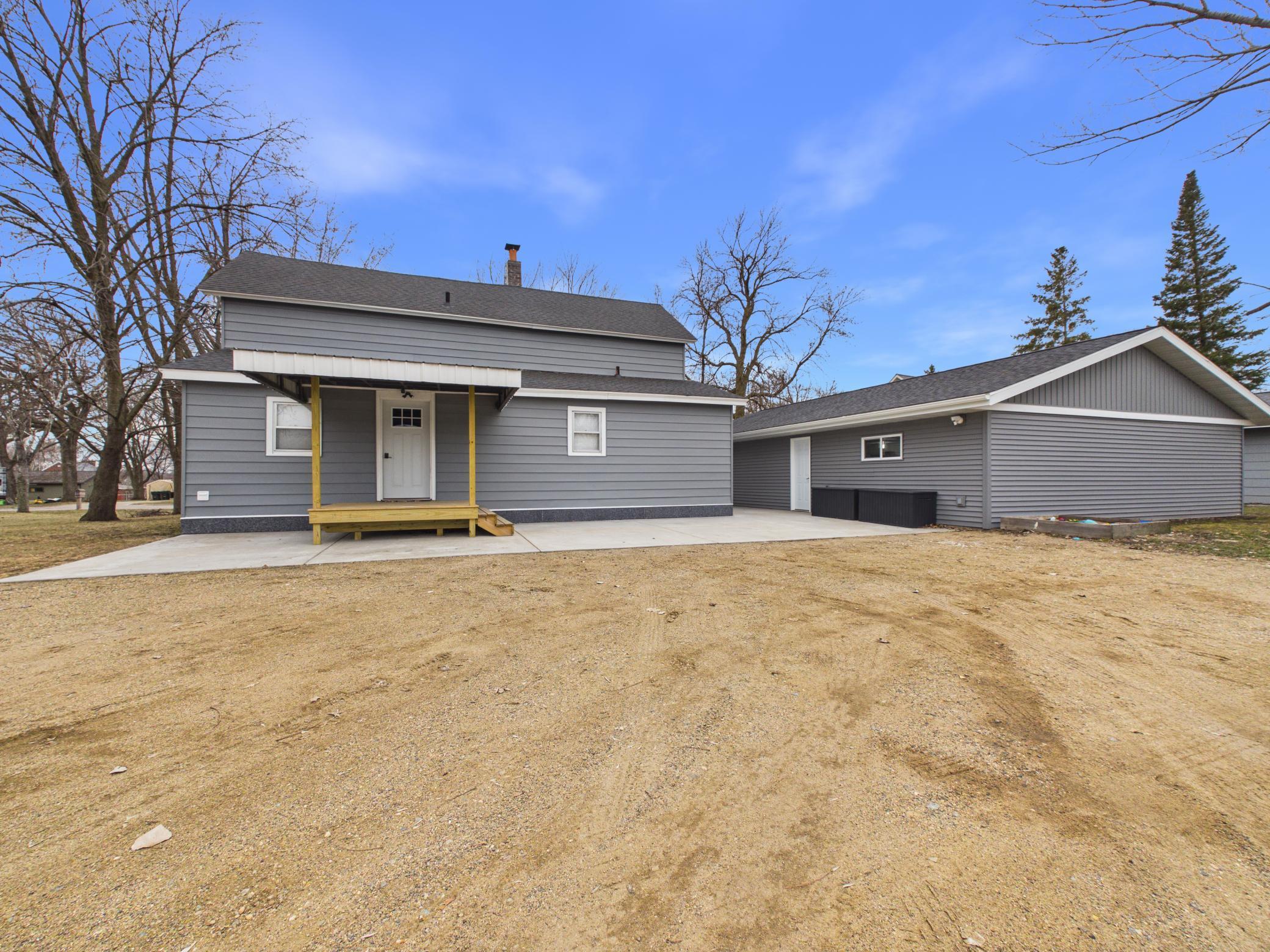 305 4th St NE, Melrose, MN 56352