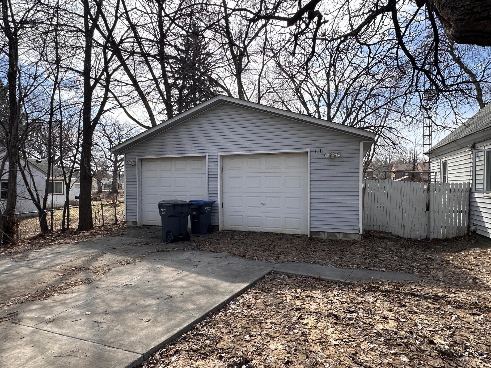 2076 Flanders Rd, North Saint Paul, MN 55109