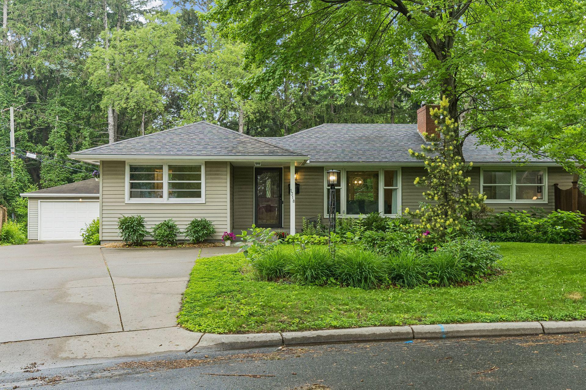 1318 Melrose Ave, Saint Louis Park, MN 55426