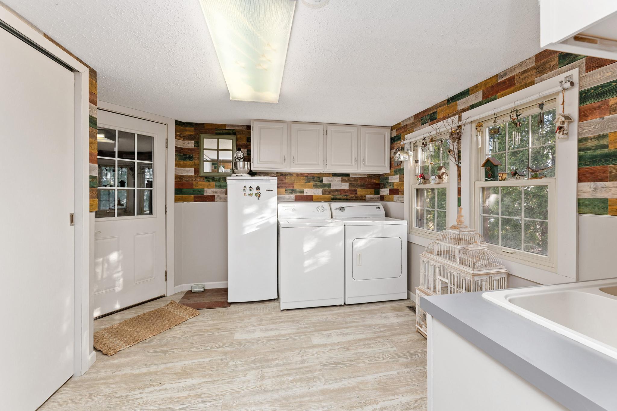 46652 Riverview Dr, La Crescent, MN 55947