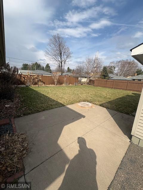1656 Hazel St N, Saint Paul, MN 55119