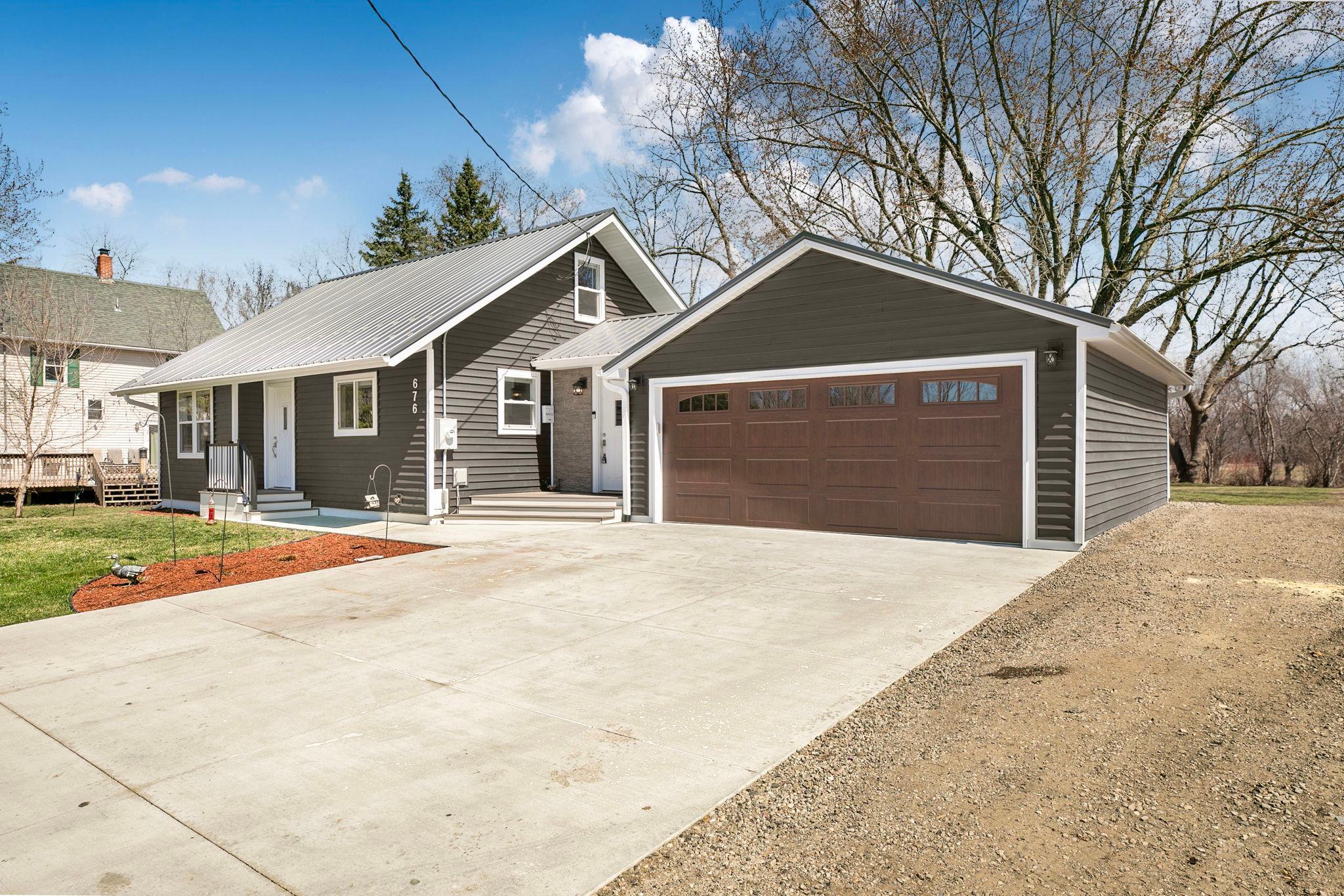 676 State St N, Eden Valley, MN 55329