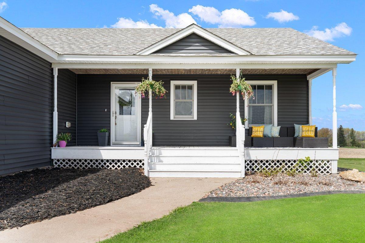 38616 Pine Ave, Center City, MN 55012