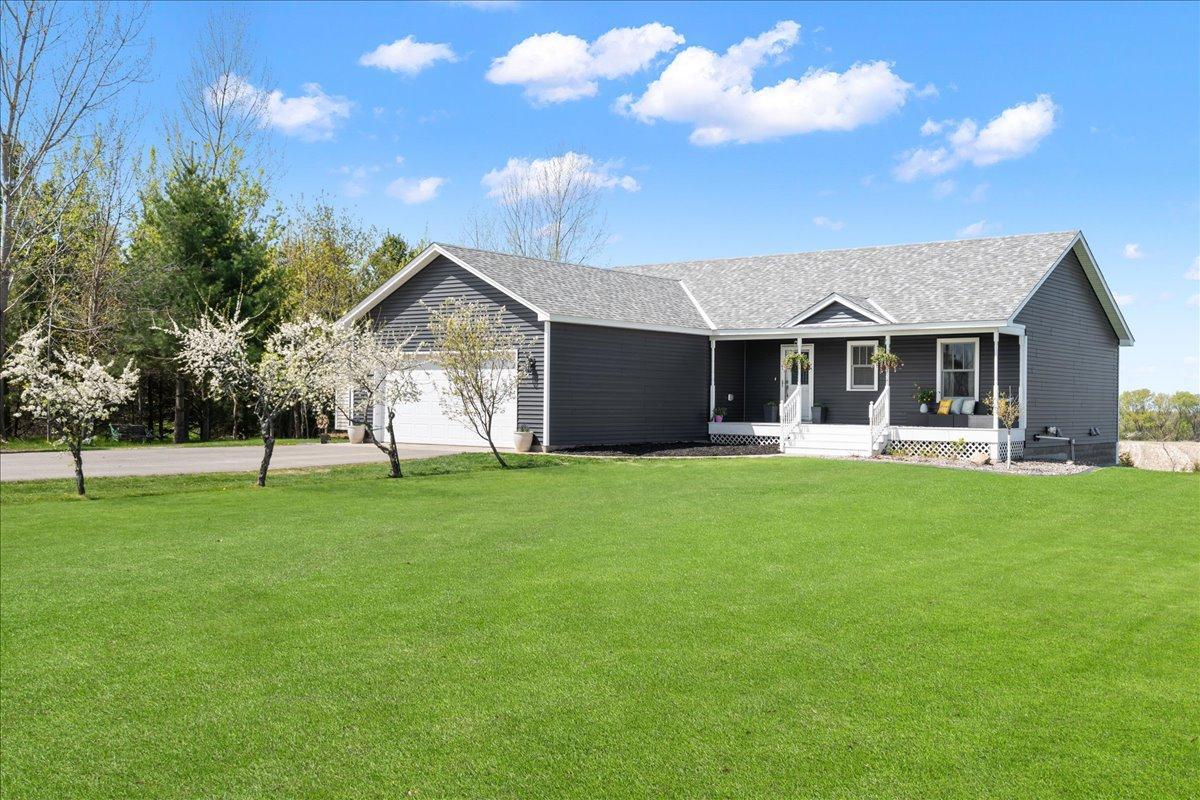 38616 Pine Ave, Center City, MN 55012