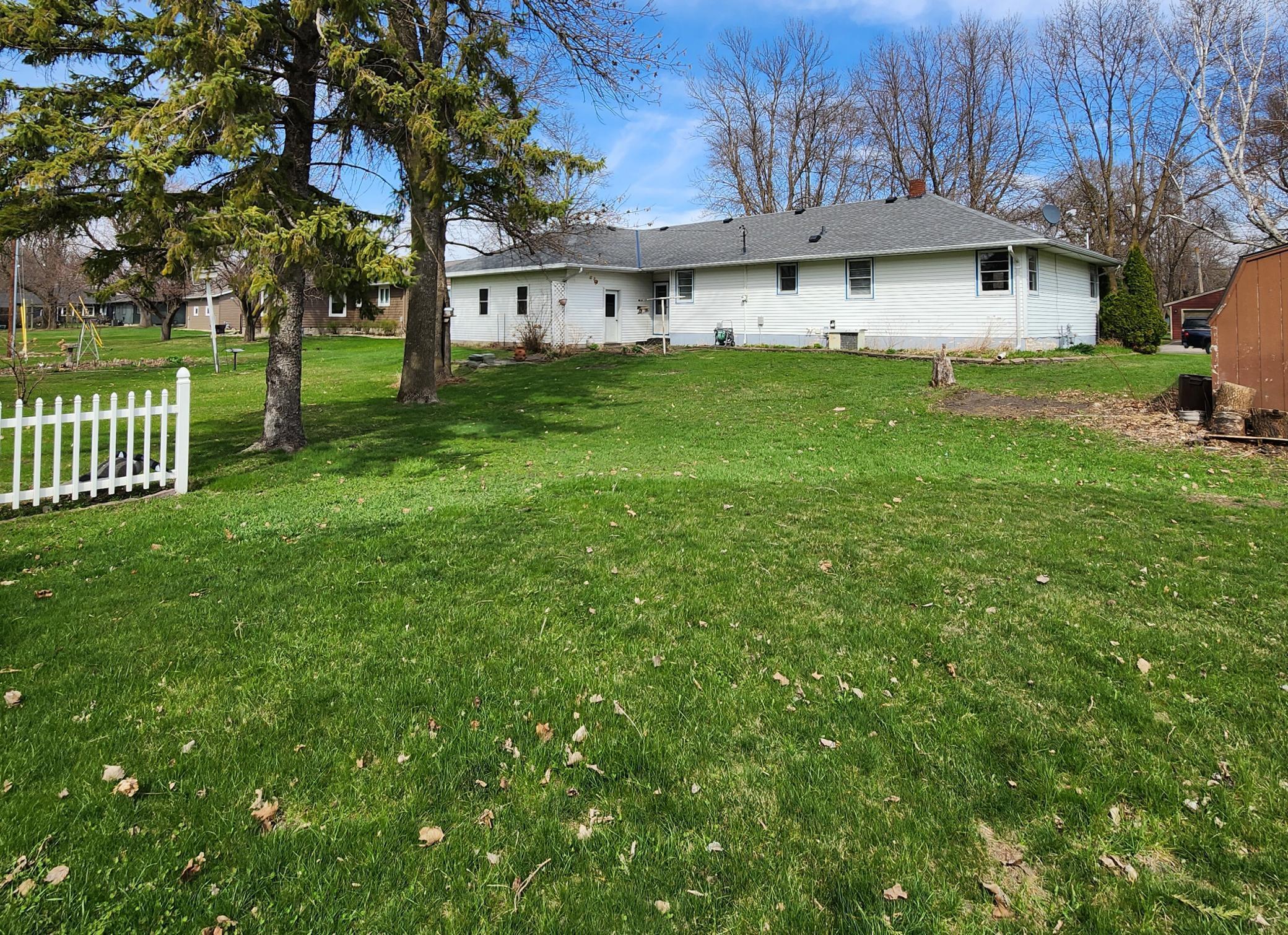 101 Elm Grove Ln, Prinsburg, MN 56281