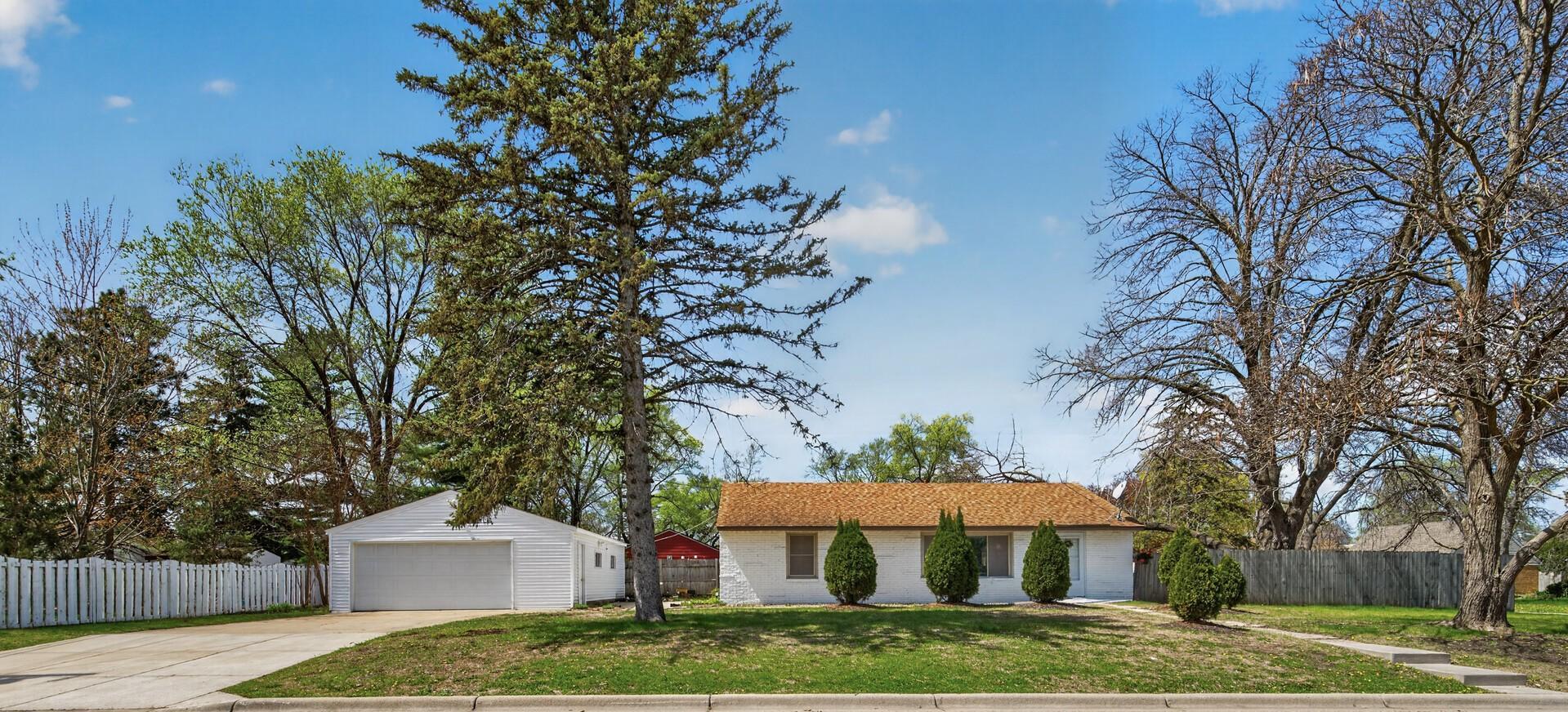 7001 Lombardy Ln, Crystal, MN 55428