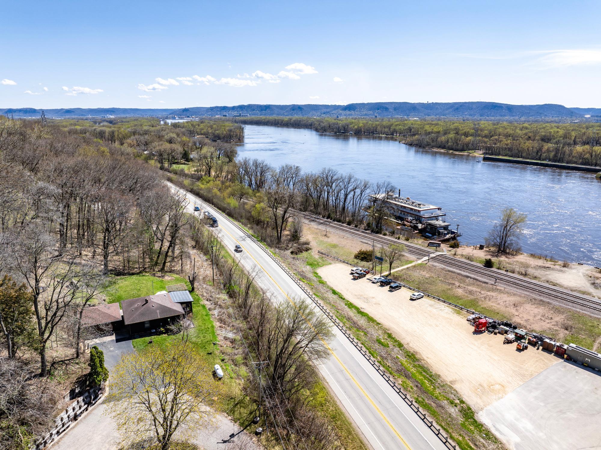 W670 State Road 35, Fountain City, WI 54629