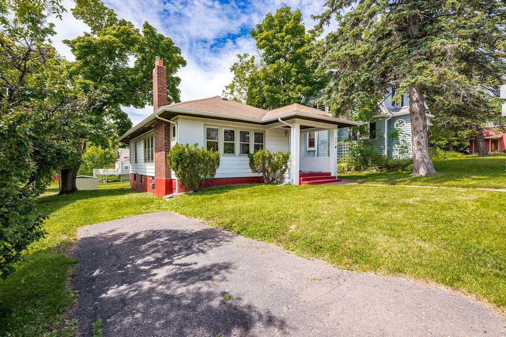 821 N 19th Ave E, Duluth, MN 55812
